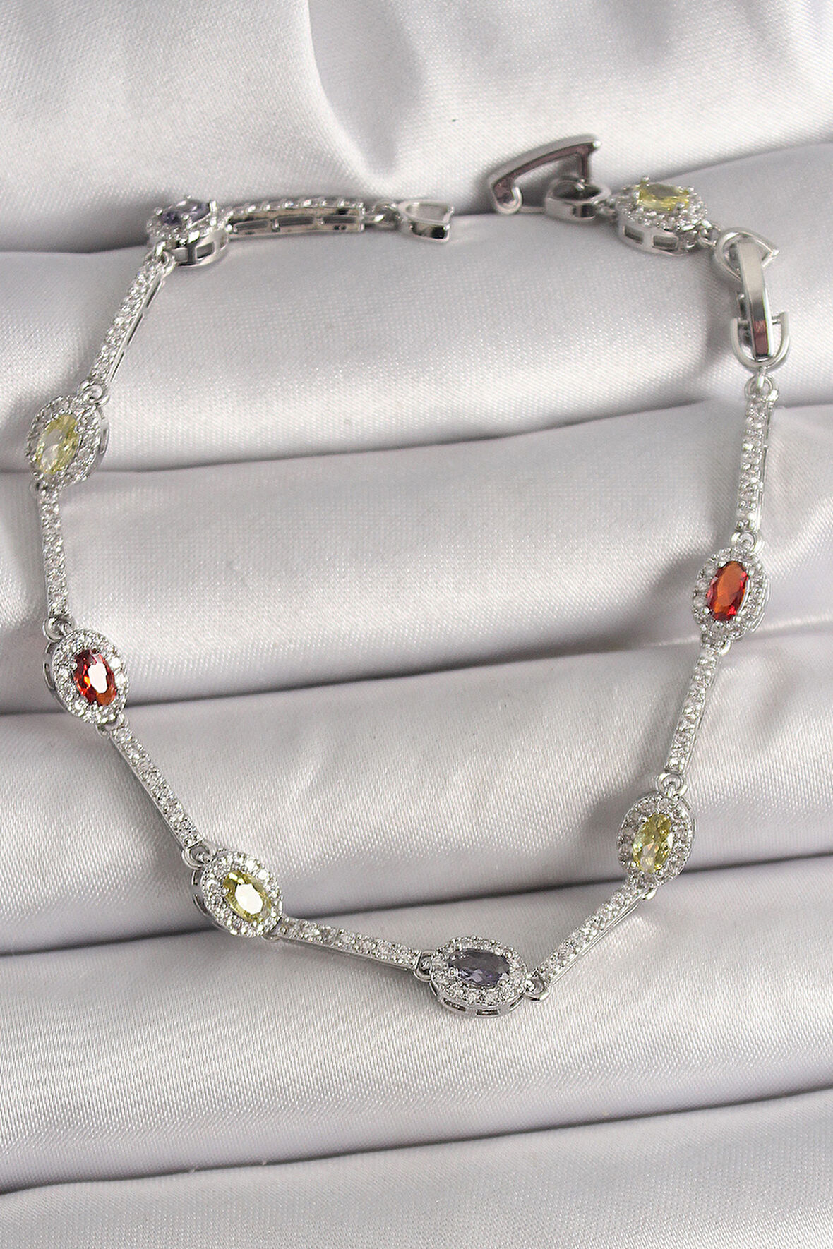 Pirinç Gümüş Renk Renkli Zirkon Taşlı Damla Taş Model Kadın Bileklik - TJ-BB6873