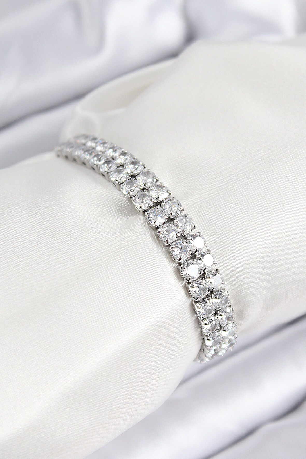 Pirinç Zirkon Taşlı Çift Sıra Kare Model Gümüş Renk Asansörlü Kadın Bileklik - TJ-BB7730