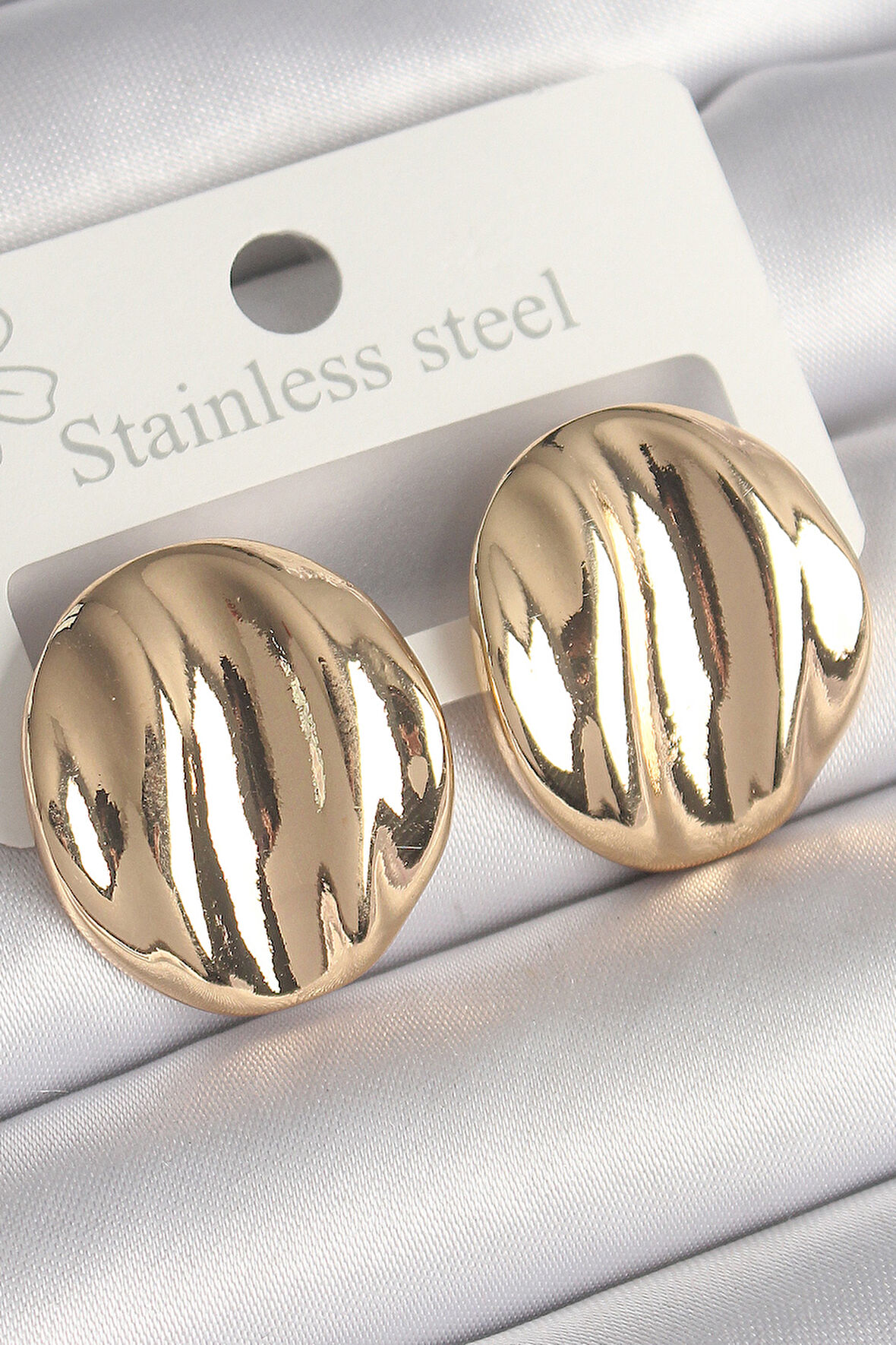 Pirinç Gold Renk İşlemeli Daire Plaka Model Kadın Küpe - TJ-BKP10249