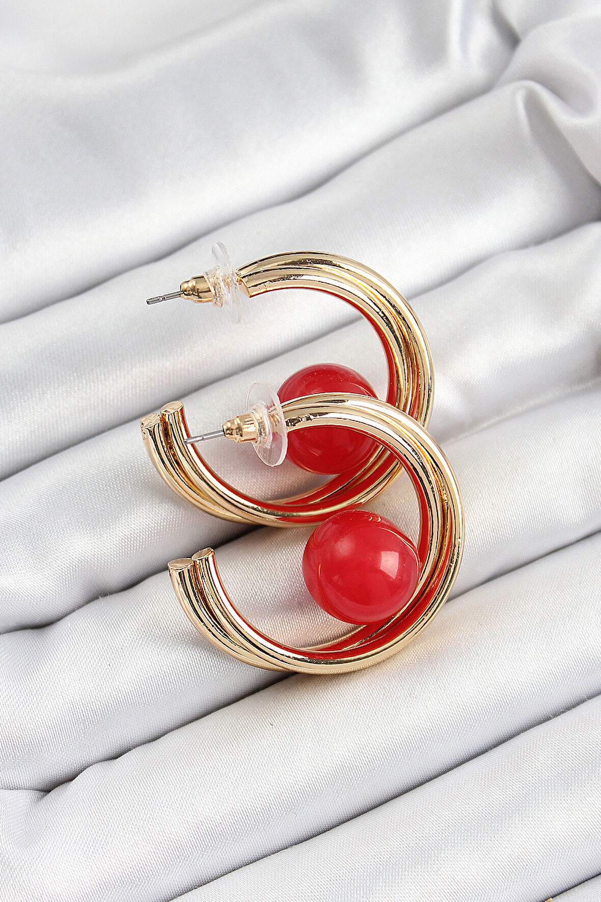 Pirinç Gold Renk Halka Model Kırmızı Boncuk Detay Kadın Küpe - TJ-BKP10366