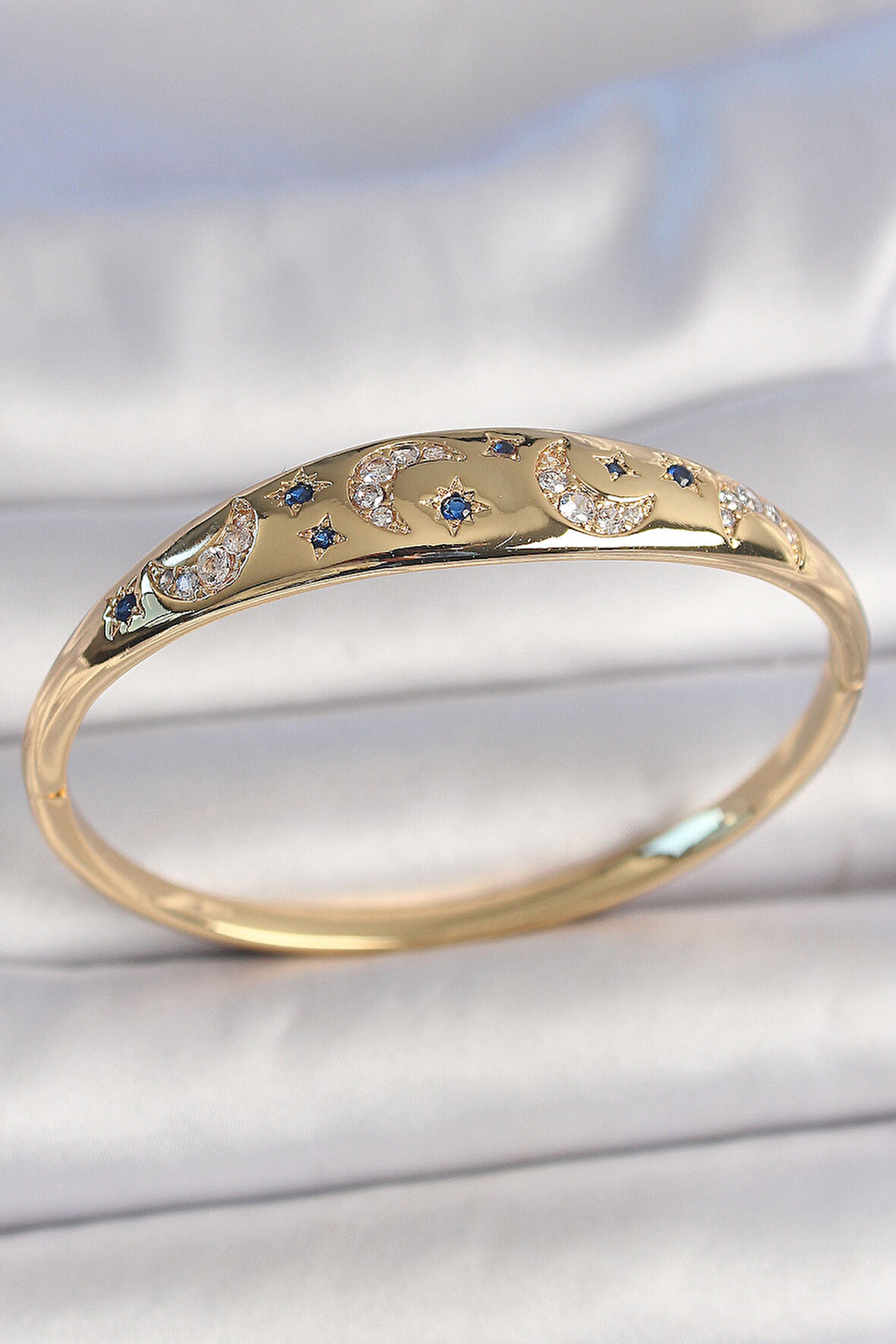 Pirinç Gold Renk Zirkon Taşlı Hilal İşleme Mavi Taşlı Yıldız Detay Kadın Kelepçe - TJ-BB6920