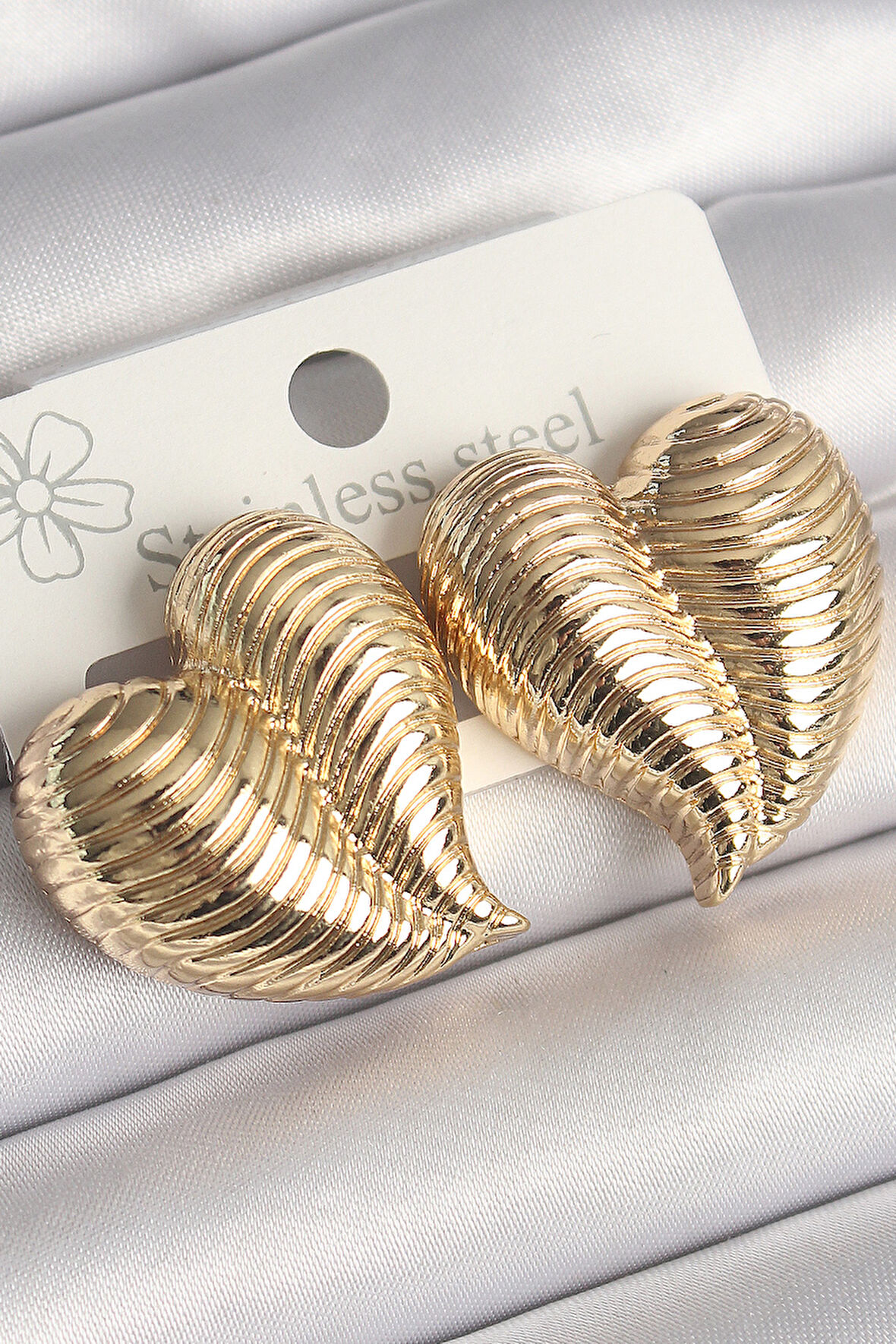 Pirinç Gold Renk İşlemeli Bomba Kalp Model Kadın Küpe - TJ-BKP10260