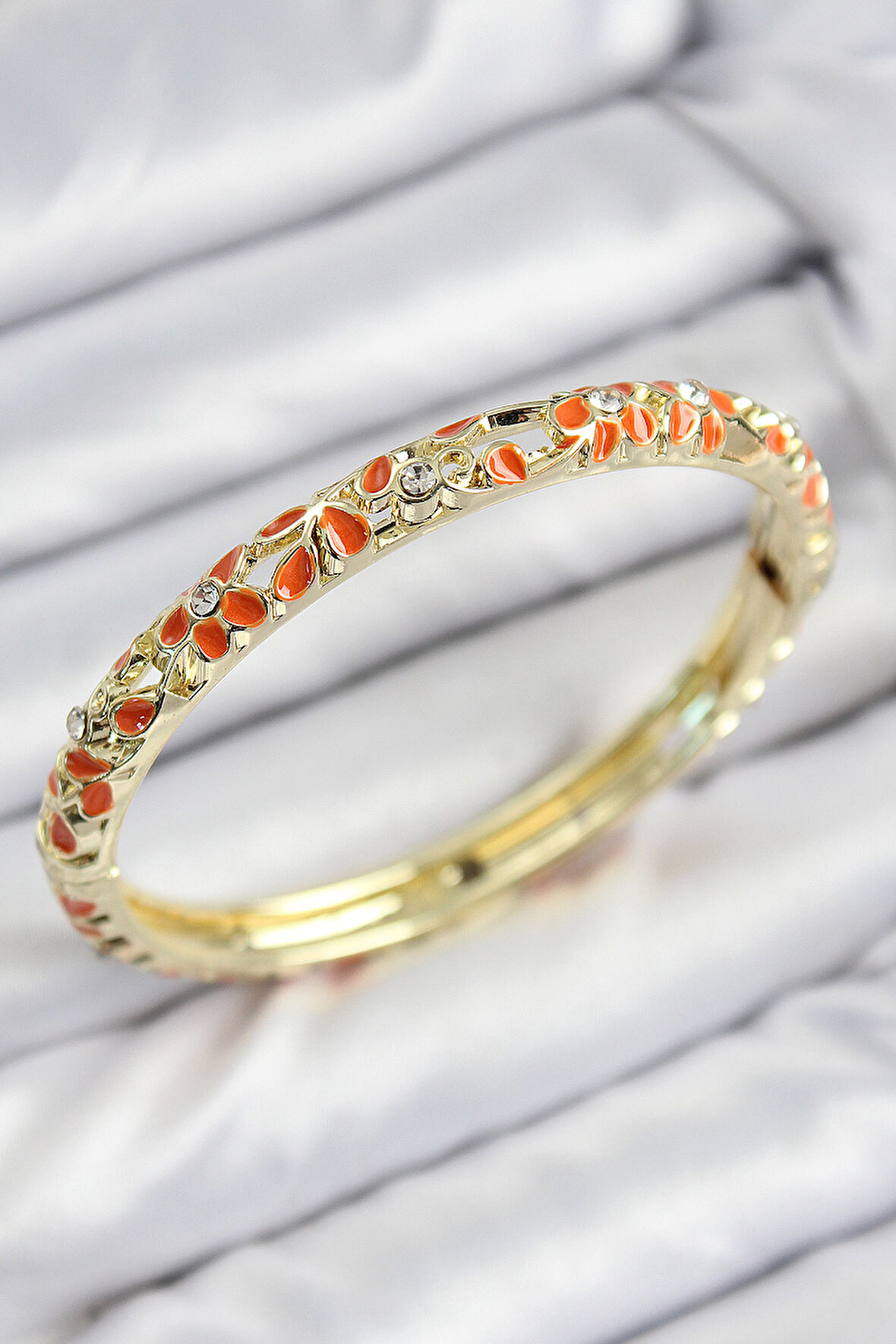 Mineli Pirinç Zirkon Taşlı Turuncu Çiçek Motifli Gold Kadın Kelepçe - TJ-BB7761