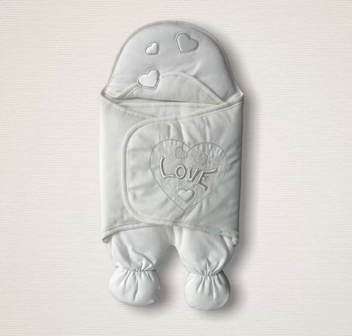 Yenidoğan Lüks Üç Kalp Love Nakışlı Kız Bebek Ayaklı Kundak Bebek Battaniyesi Ekru