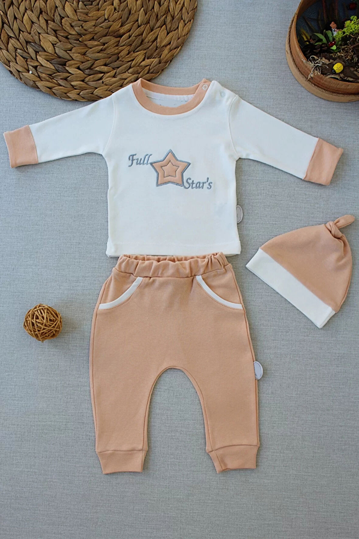 3-6 6-9 9-12 Ay Full Star Nakışlı Şapkalı Uzun Kollu Sweat 3lü Erkek Bebek Takımı Buğday