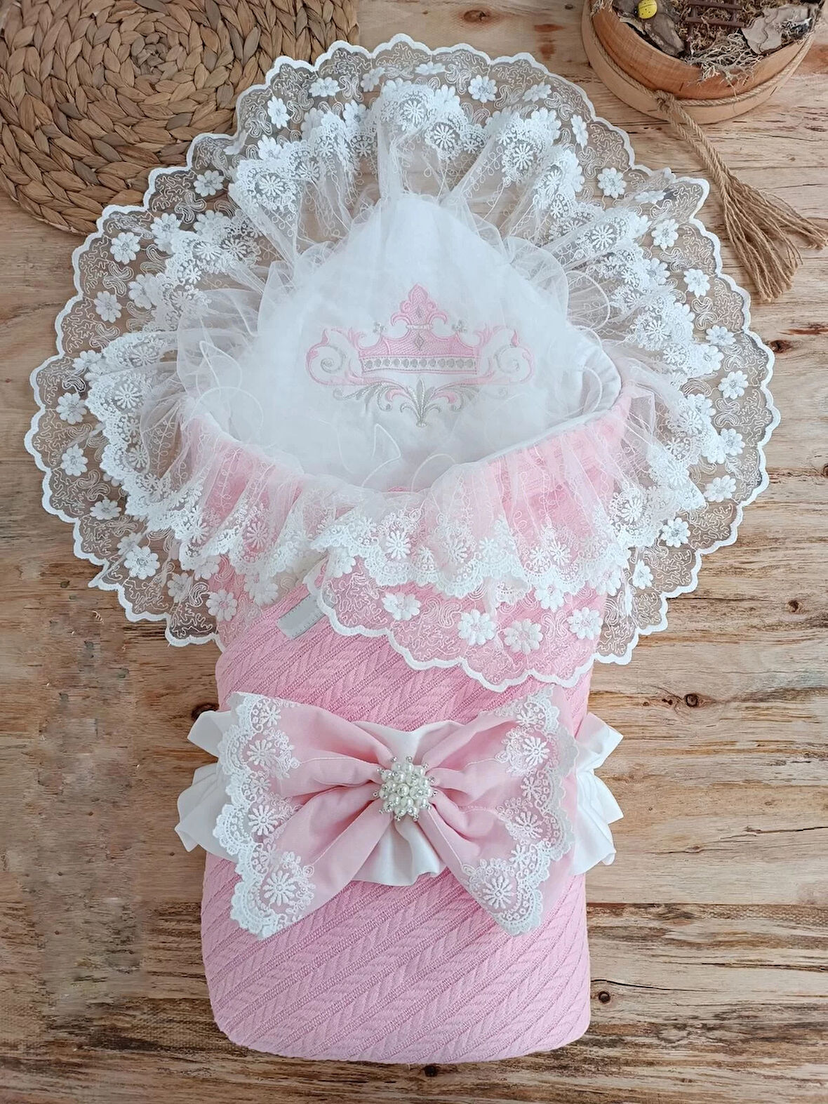 Tericotton Taç Nakışlı İncili Güpür Çift Fiyonk Papatya Güpür Trilüks Kundak Bebek Battaniyesi Pembe