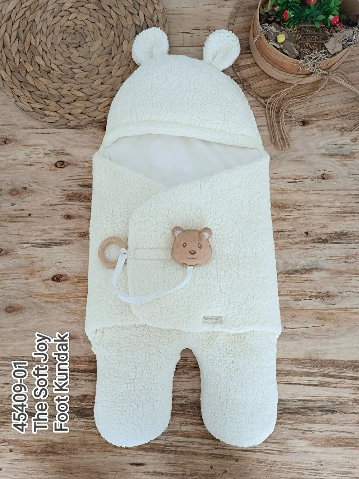 Yenidoğan Kulaklı Şapkalı Açılır Kucaklı Cırt Kapamalı Ayaklı Bebek Battaniyesi Kundak Krem