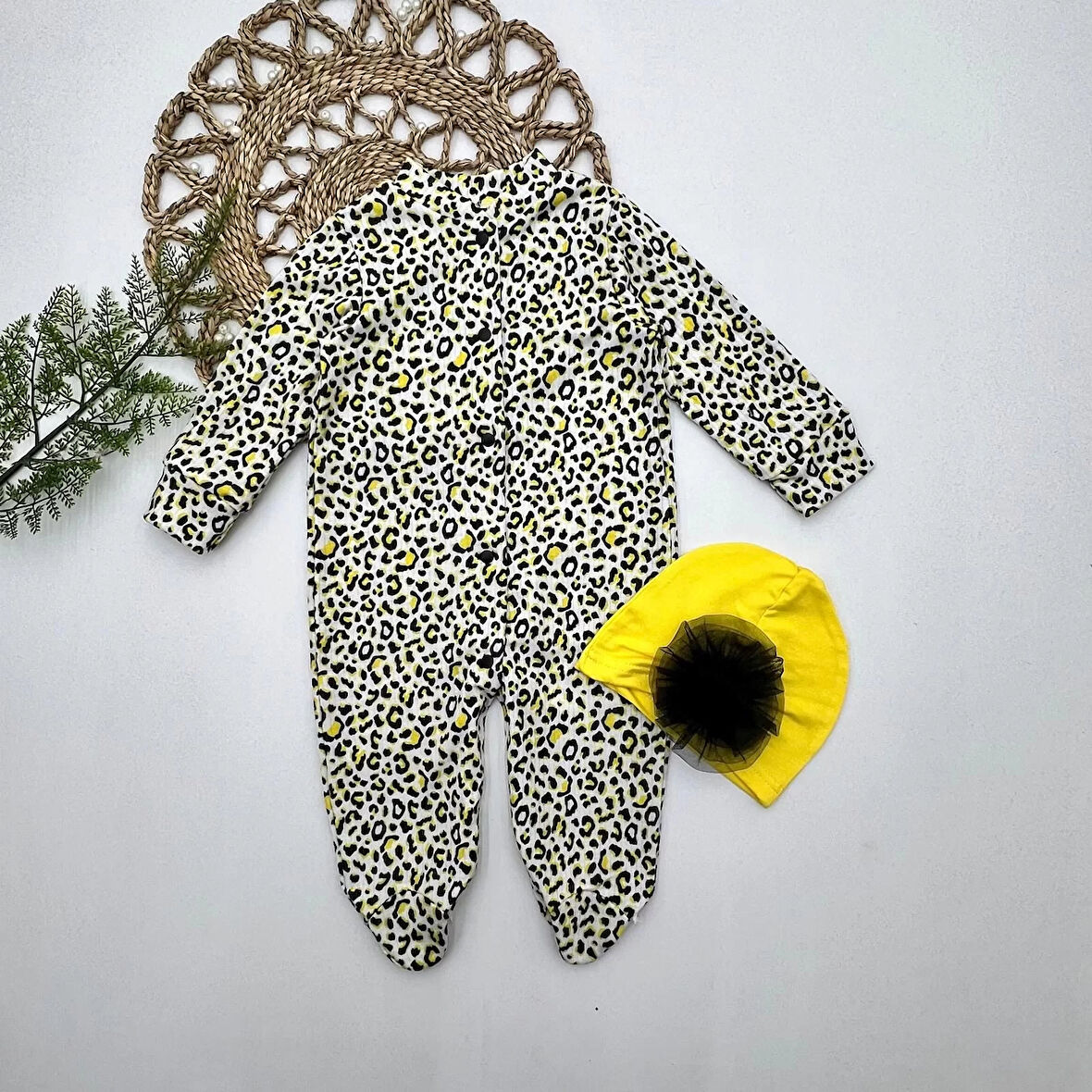 0-3-6-9 Ay Leopar Baskılı Tam Boy Çıtçıtlı Patikli Güllü Boneli Kız Bebek Tulumu Sarı