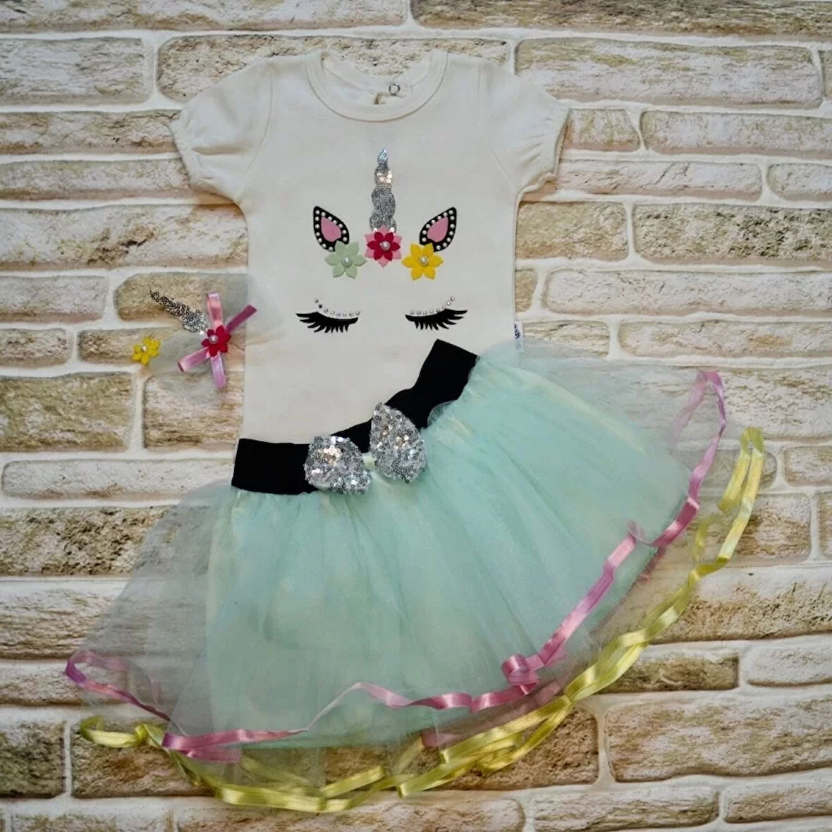 9-12-18 Ay Payetli Pony Nakışlı Tokalı Kısa Kollu Tütü Etek 3lü Kız Bebek Takımı Su Yeşili