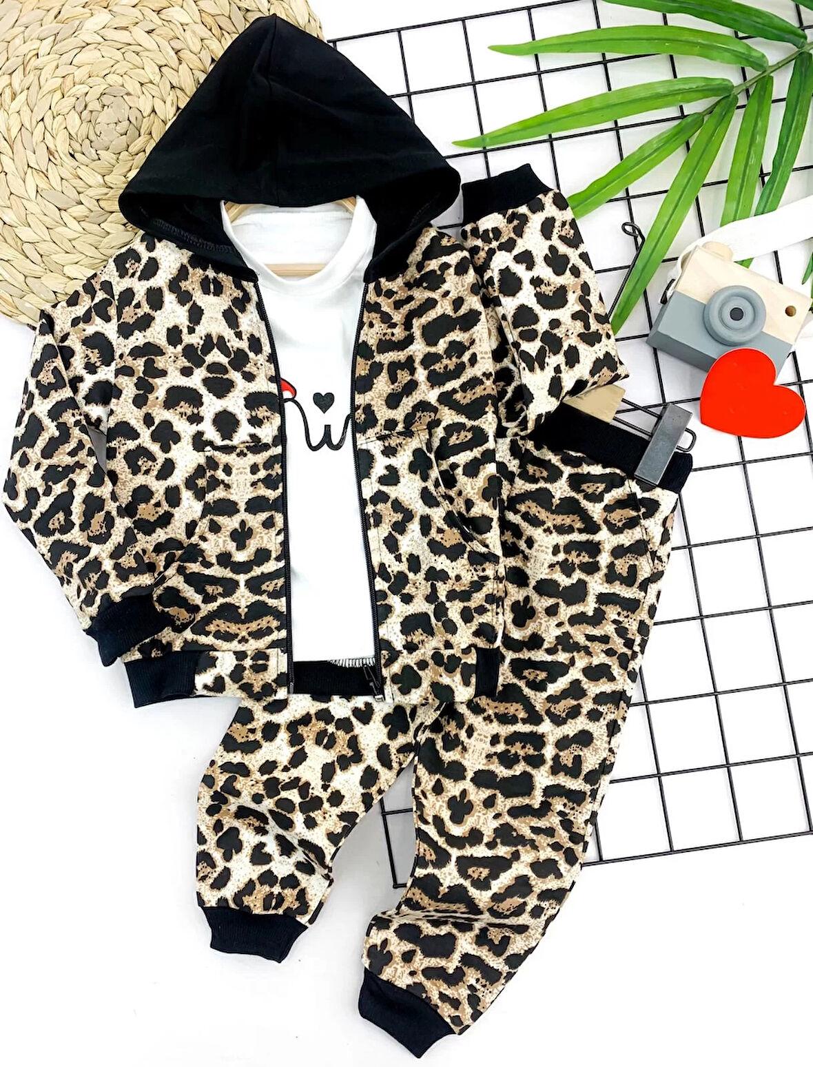 2-3-4-5 Yaş Kapşonlu Leopar Desenli Sweatli 3lü Kız Çocuk Takımı Kahverengi