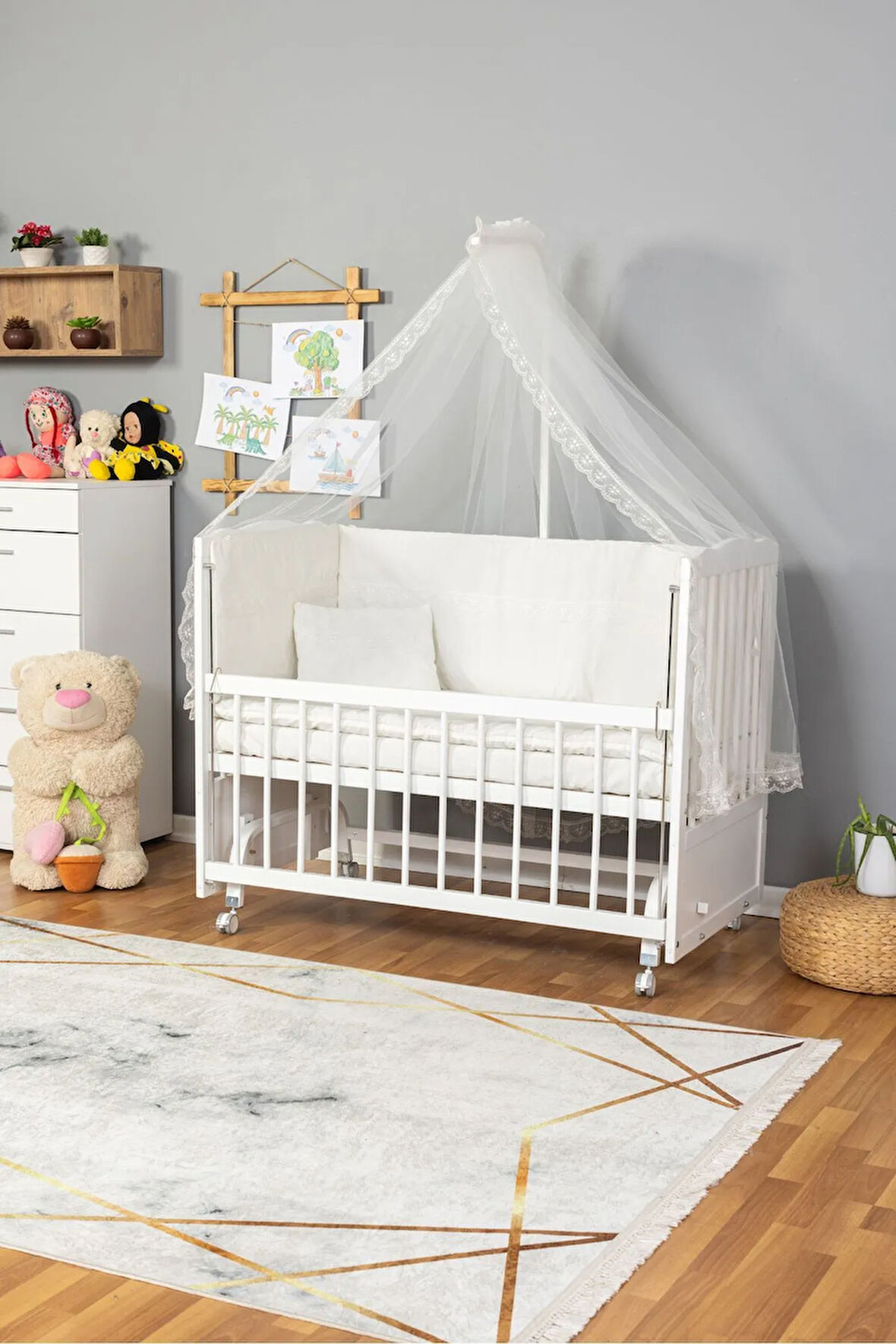 Ahşap Beşik Anne Yanı Beşik Beyaz 60x120 - Krem Güpür Uyku Seti + Yatak + Tekerlekli