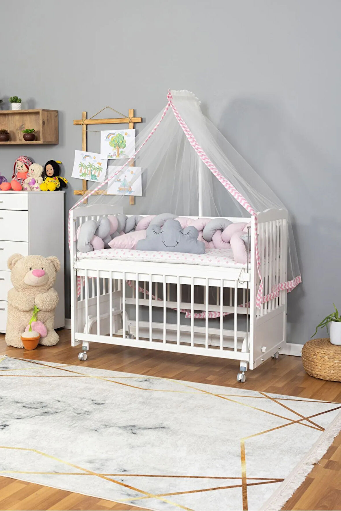 Ahşap Beşik Anne Yanı Beşik Beyaz 60x120 - Pembe Gri Örgü Uyku Seti Seti + Yatak + Tekerlekli