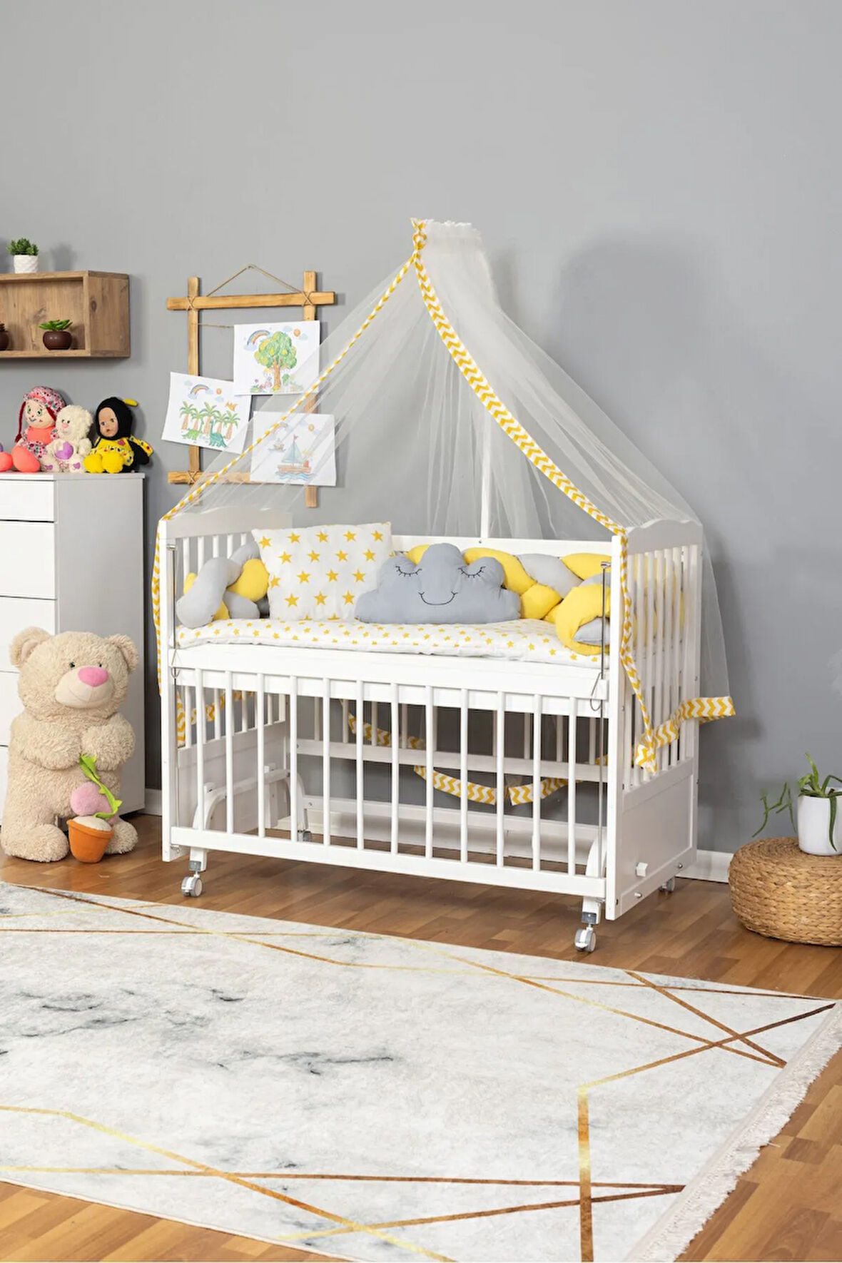 Ahşap Beşik Anne Yanı Beşik Beyaz 60x120 - Sarı Gri Örgü Uyku Seti Seti + Yatak + Tekerlekli