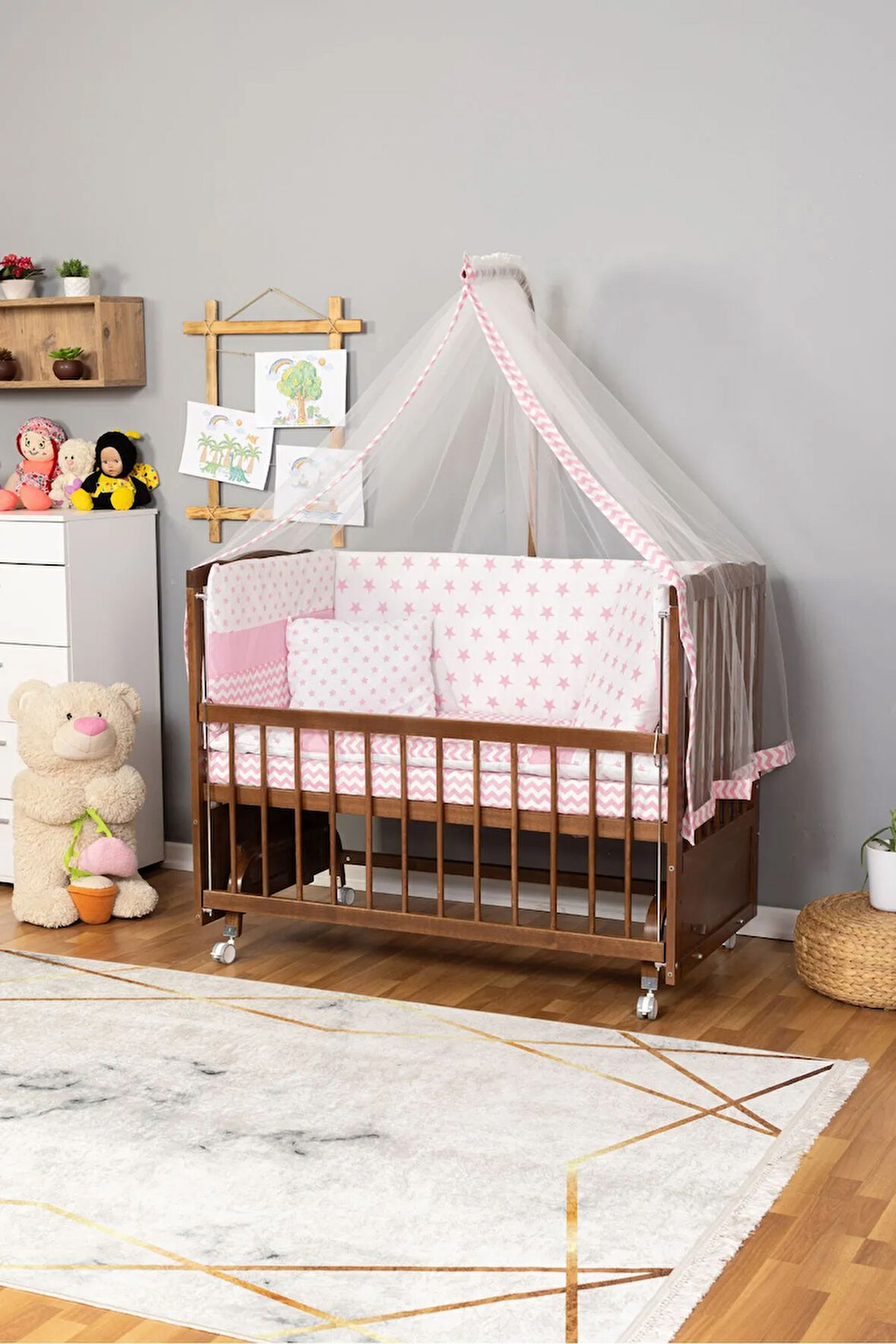 Ahşap Beşik Anne Yanı Beşik Ceviz 60x120 - Pembe Yıldız Tek Yastık Uyku Seti + Yatak + Tekerlekli