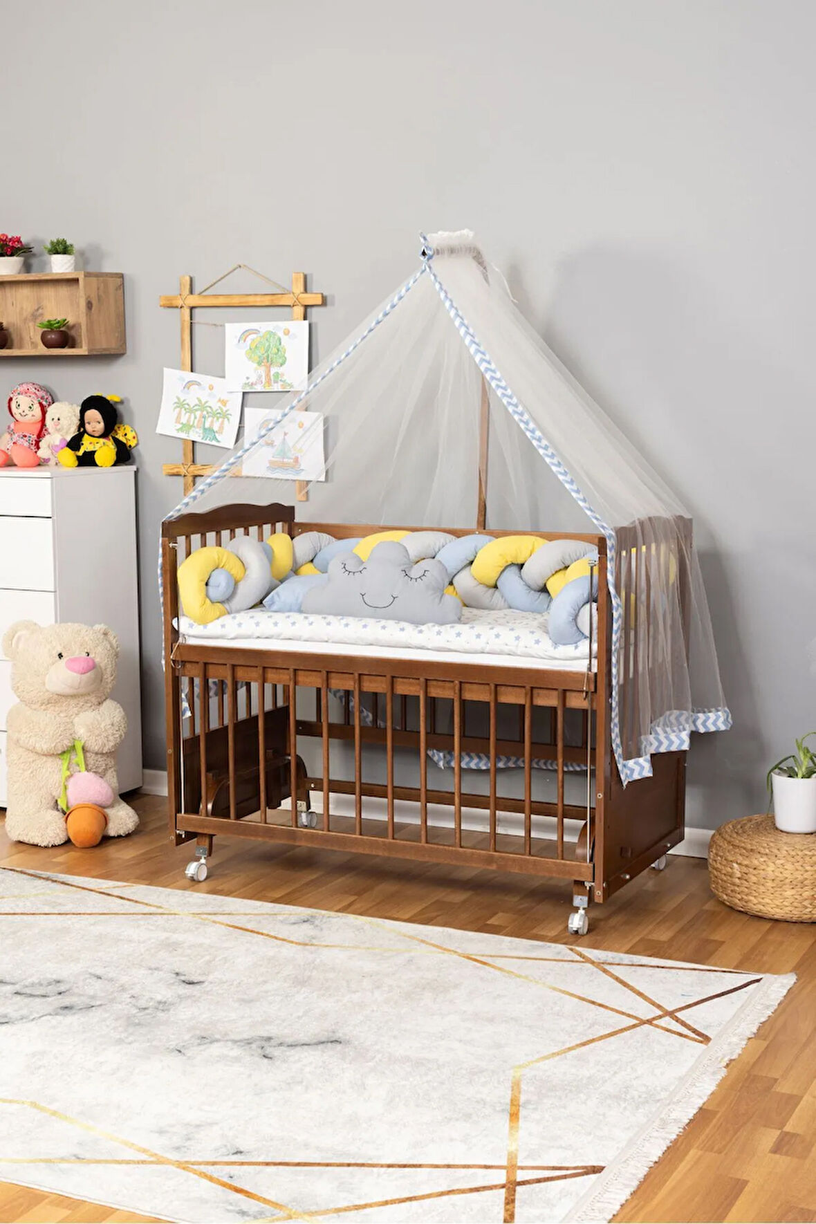 Ahşap Beşik Anne Yanı Beşik Ceviz 60x120 - Mavi Sarı Örgü Uyku Seti Seti + Yatak + Tekerlekli