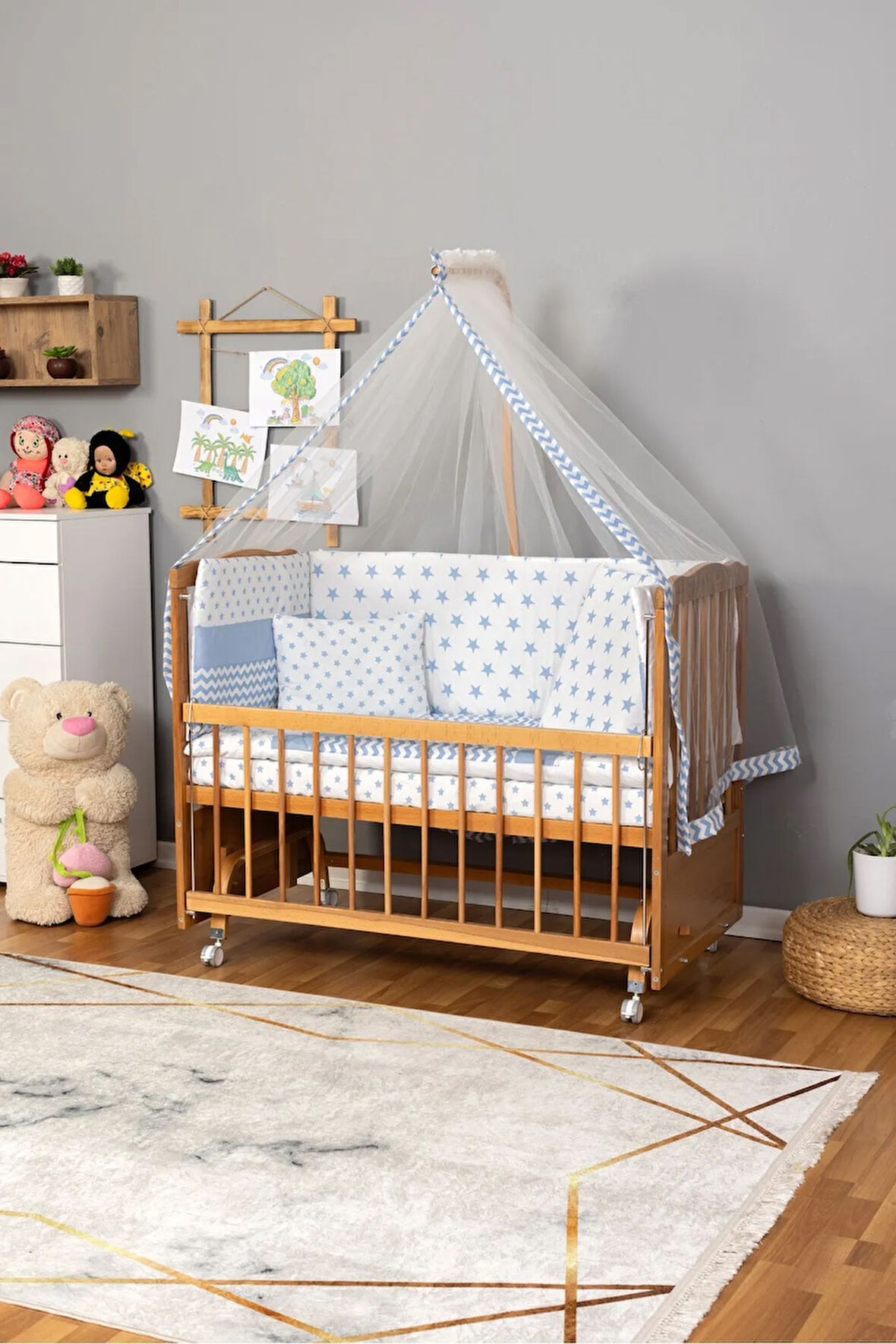 Ahşap Beşik Anne Yanı Beşik (Vernikli) 60x120 - Mavi Yıldız Tek Yastık Uyku Seti+Yatak+Tekerlekli