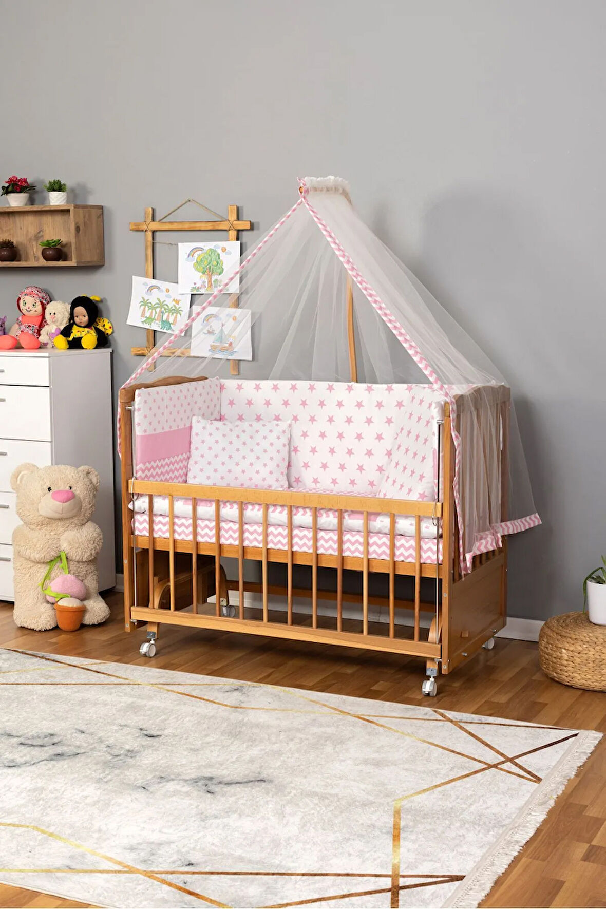 Ahşap Beşik Anne Yanı Beşik (Vernikli) 60x120 - Pembe Yıldız Tek Yastık Uyku Seti+Yatak+Tekerlekli