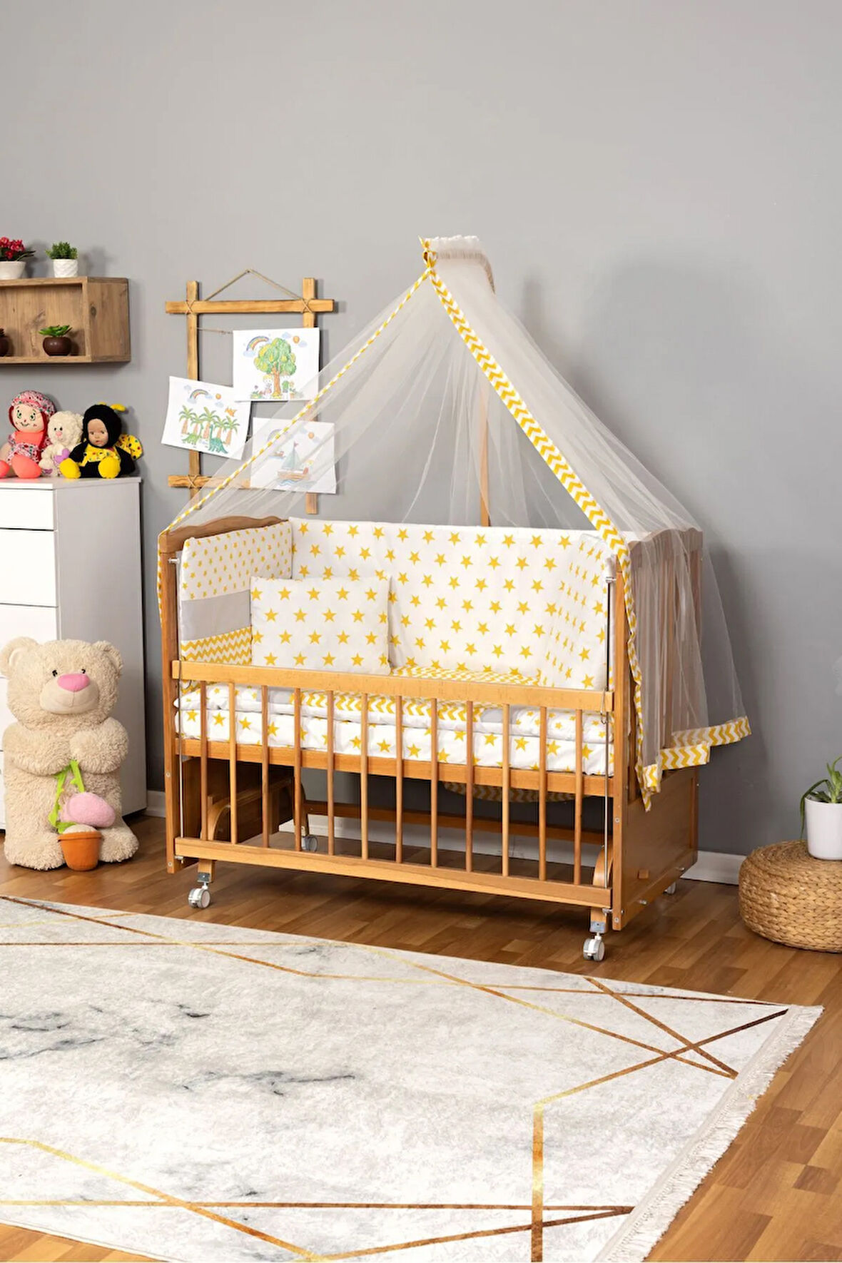 Ahşap Beşik Anne Yanı Beşik (Vernikli) 60x120 - Sarı Yıldız Tek Yastık Uyku Seti + Yatak+Tekerlekli