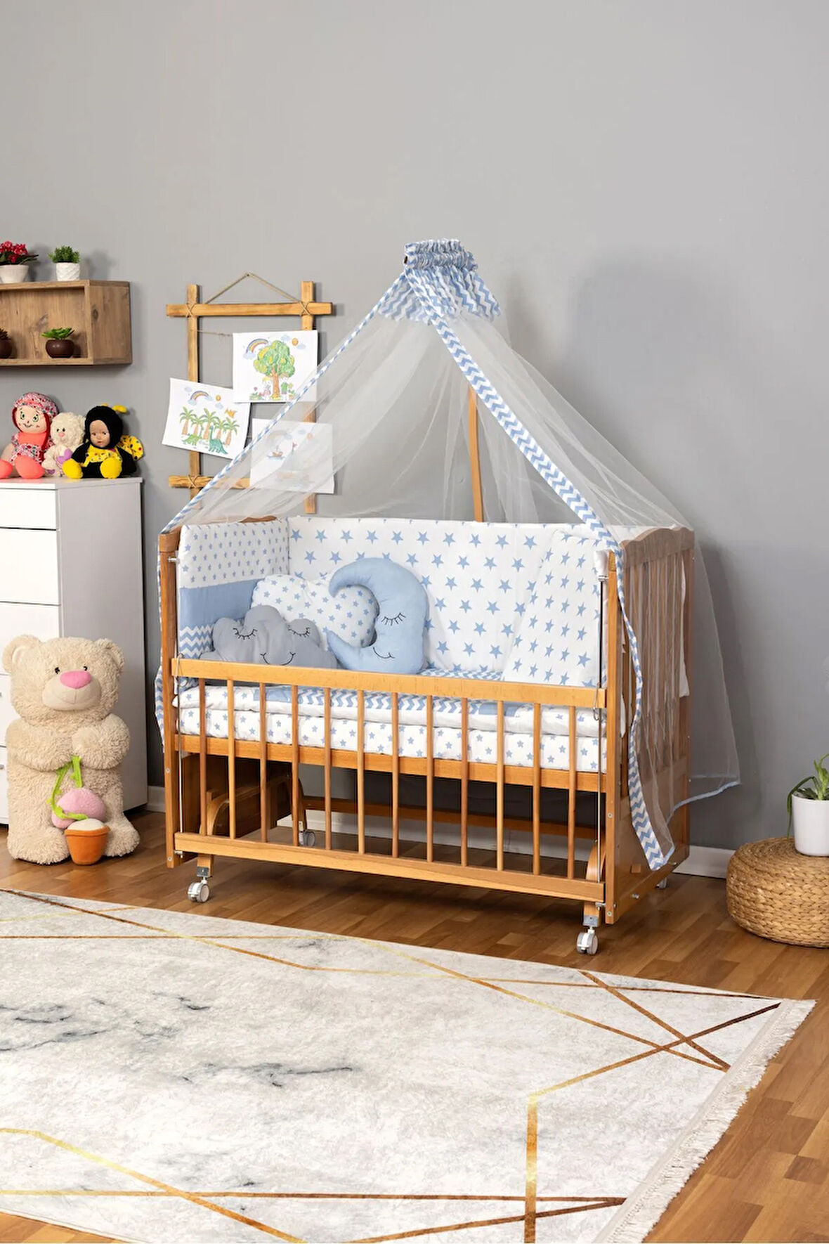 Ahşap Beşik Anne Yanı Beşik (Vernikli) 60x120 - Mavi Yıldız 3 Yastık Uyku Seti + Yatak + Tekerlekli