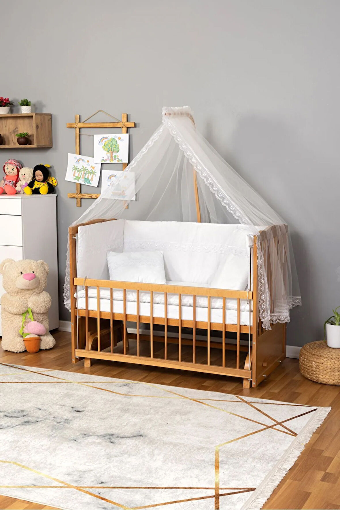 Ahşap Beşik Anne Yanı Beşik (Vernikli) 60x120 - Beyaz Güpür Uyku Seti + Yatak