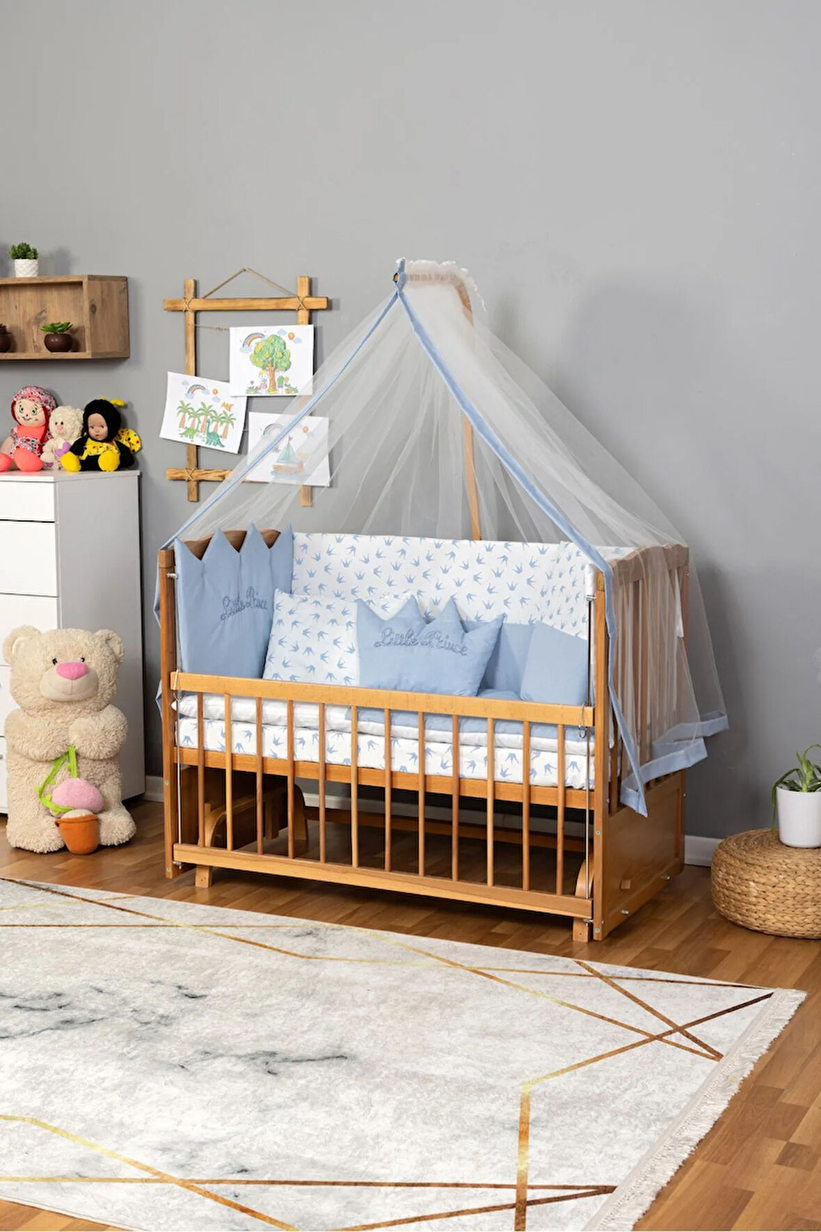 Ahşap Beşik Anne Yanı Beşik (Vernikli) 60x120 - Mavi Nakış Uyku Seti + Yatak