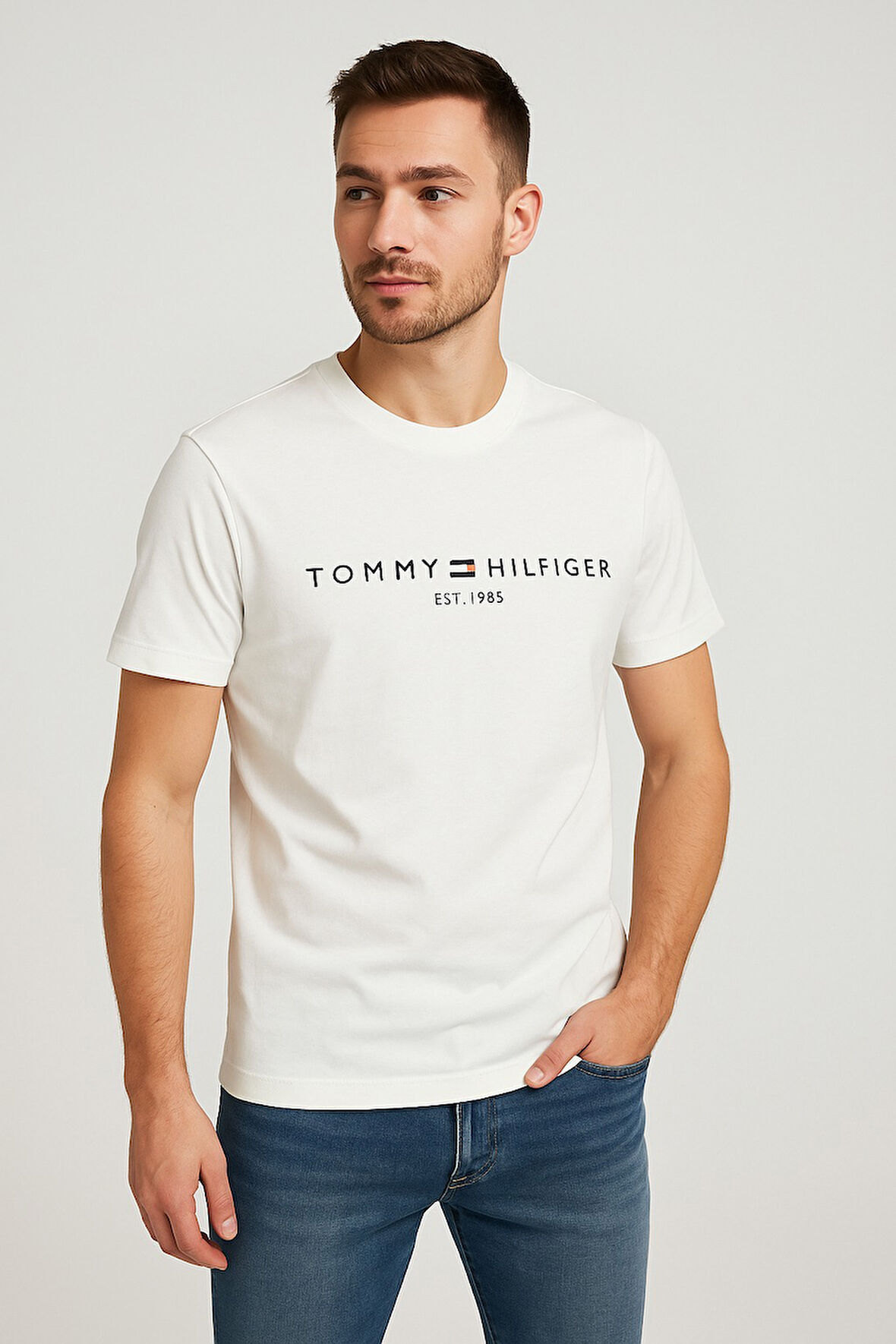 TREND KAPINDA TOMMY HİLFİGER BİSİKLET YAKA NAKIŞLI T-SHİRT BEYAZ