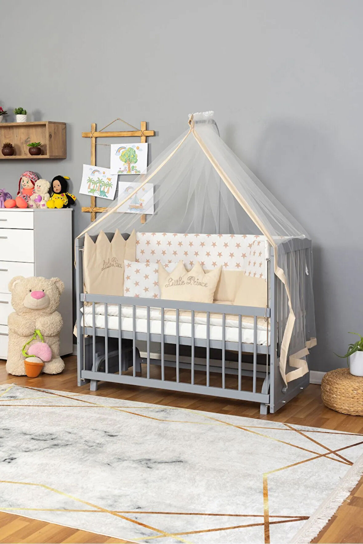 Ahşap Beşik Anne Yanı Beşik Gri 60x120 - Krem Nakış(Erkek) Uyku Seti + Yatak