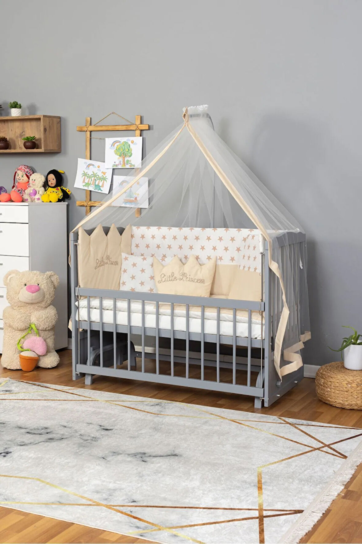 Ahşap Beşik Anne Yanı Beşik Gri 60x120 - Krem Nakış(Kız) Uyku Seti + Yatak