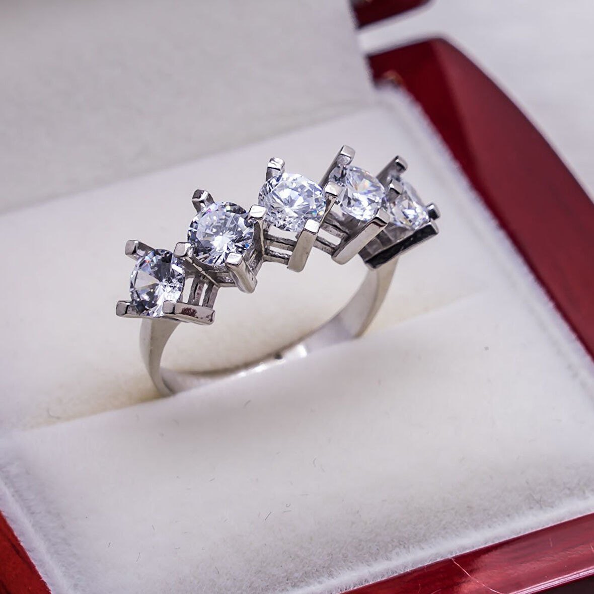 925 Ayar Gümüş Beştaş Kadın Yüzük Model 19