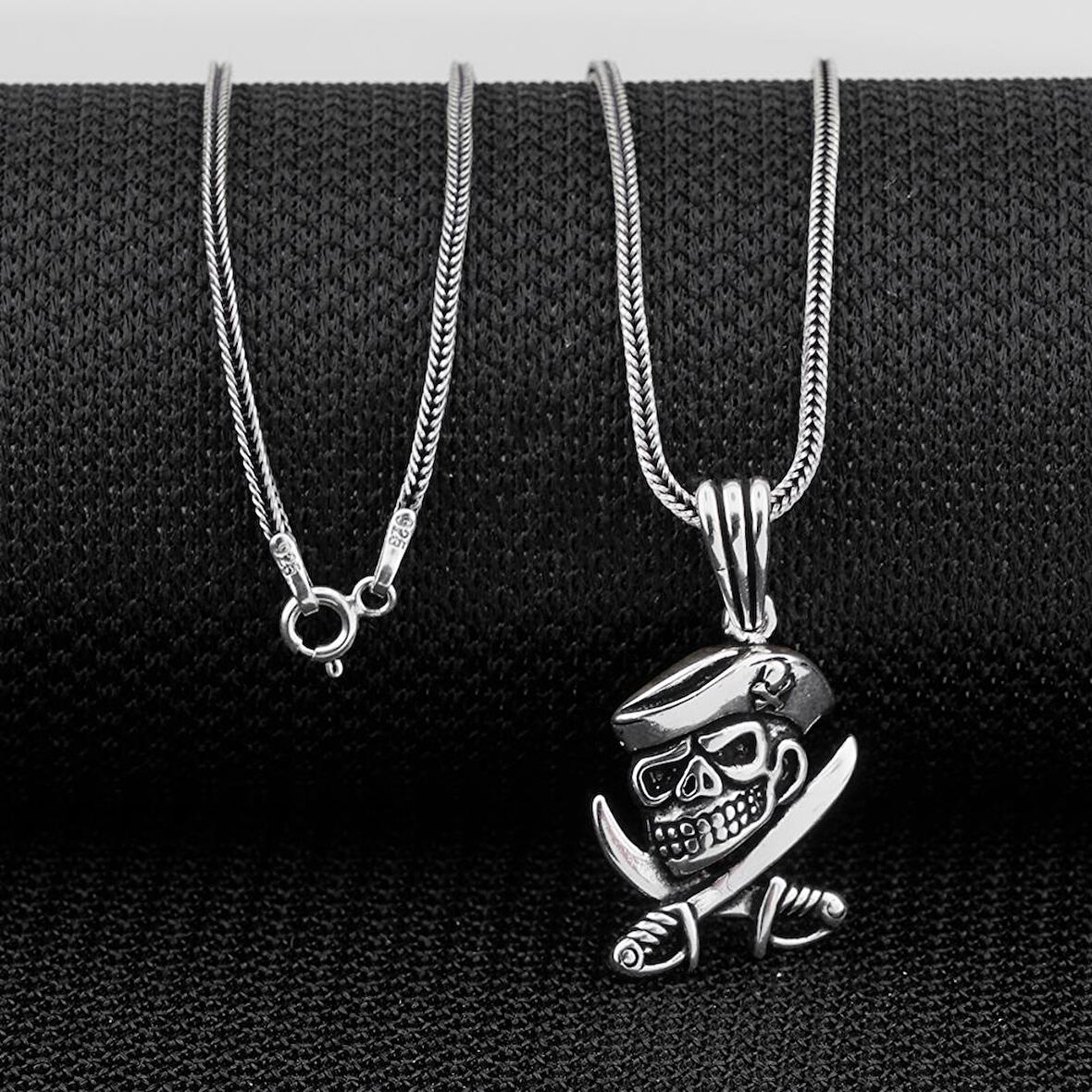 Korsan Temalı 925 Ayar Gümüş Kolye