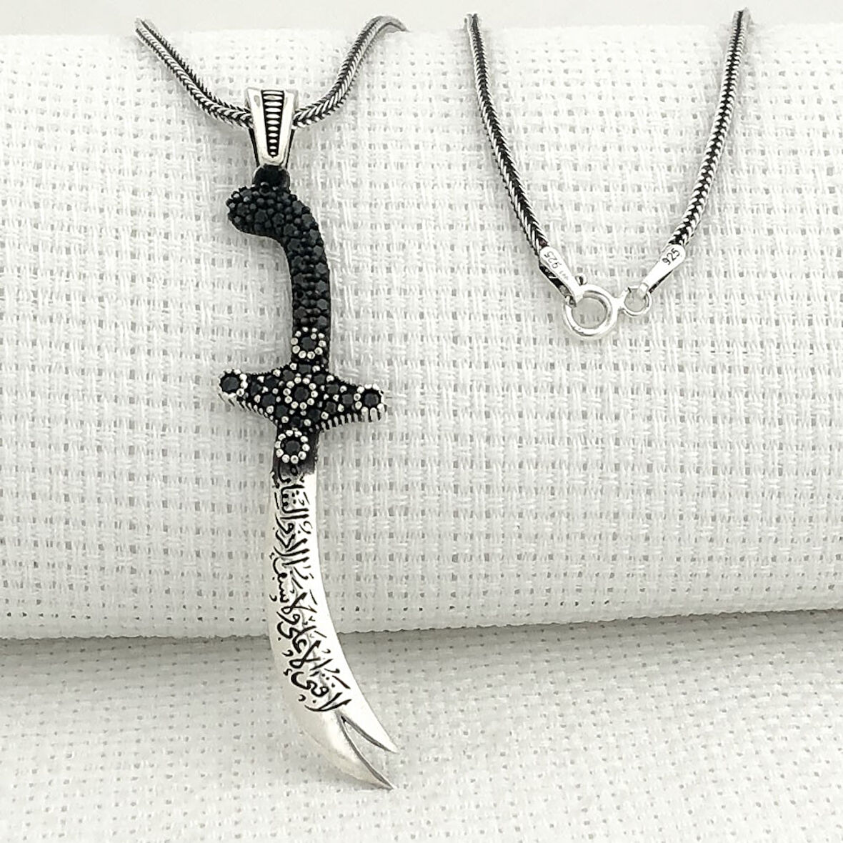 925 Ayar Gümüş La Feta İlla Ali La Seyfe İlla Yazılı Zülfikar Kolye