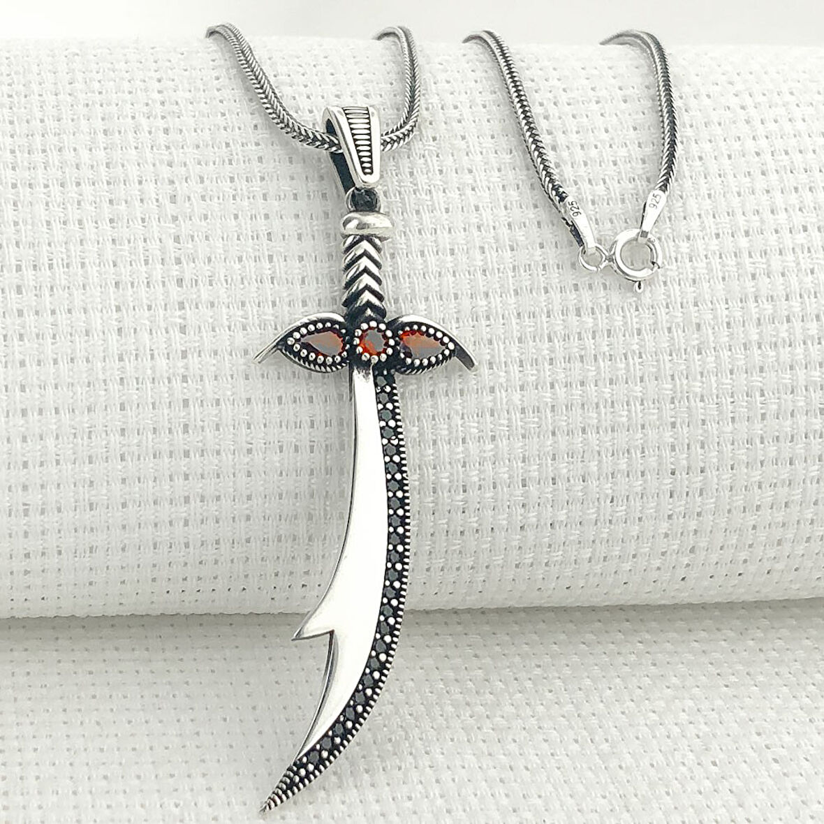 925 Ayar Gümüş Kırmızı Taşlı Zülfikar Kolye