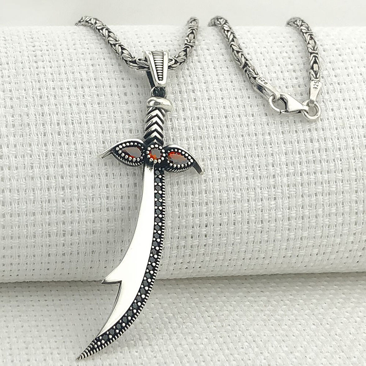 925 Ayar Gümüş Kırmızı Taşlı Zülfikar Kral Zincir Kolye