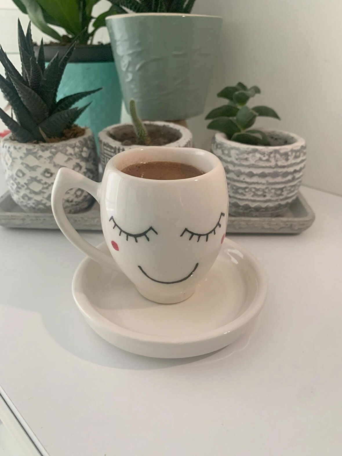 Gülen Surat Kirpik Seramik Türk Kahvesi Fincanı Minimal Türk Kahvesi Fincanı 