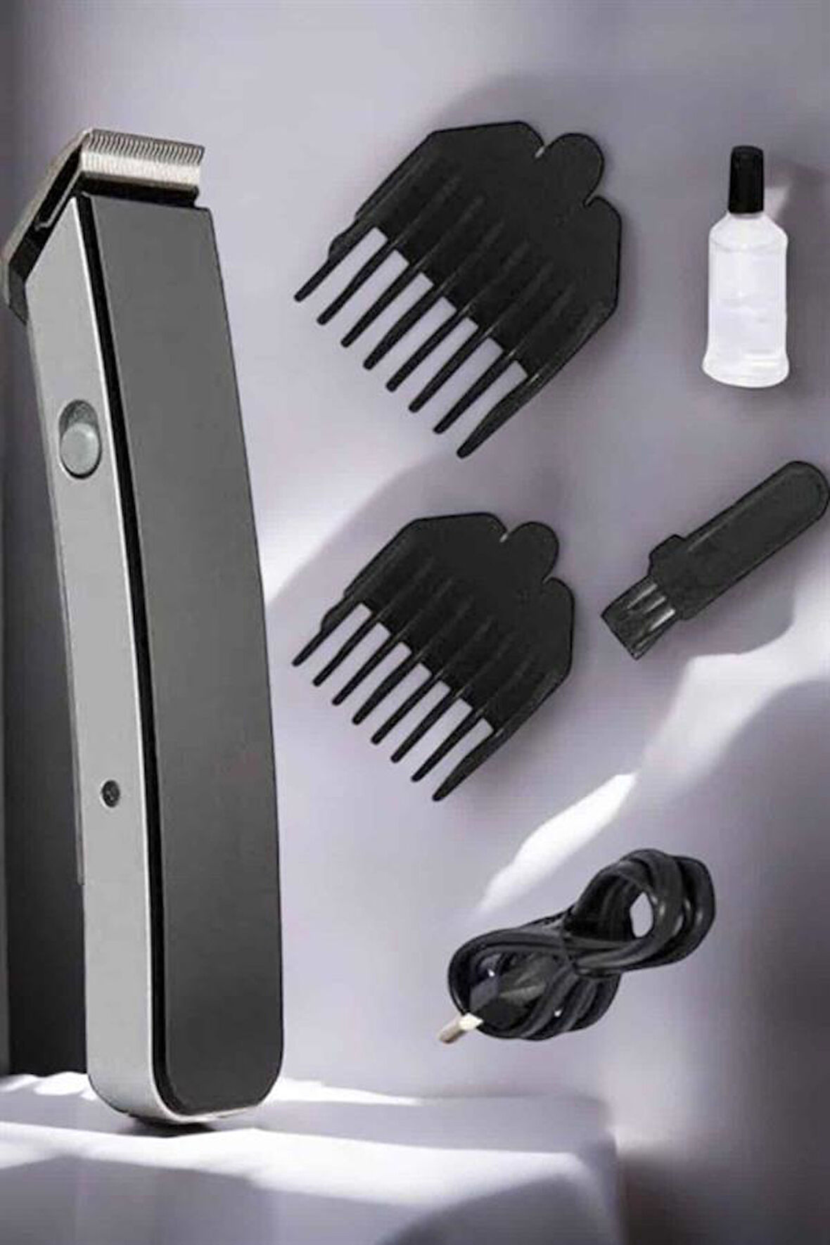 Paslanmaz Çelik Şarjlı Tıraş Makinesi Pratik ve Keskin Performans