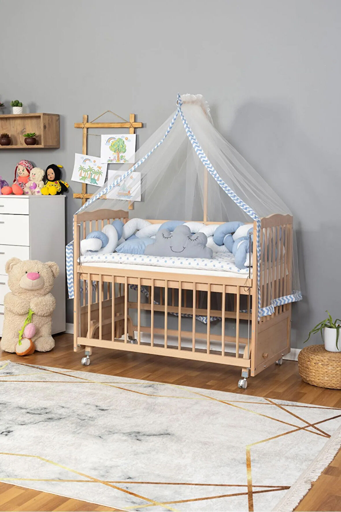 Ahşap Beşik Anne Yanı Beşik Organik 60x120 - Mavi Beyaz Örgü Uyku Seti Seti + Yatak + Tekerlekli
