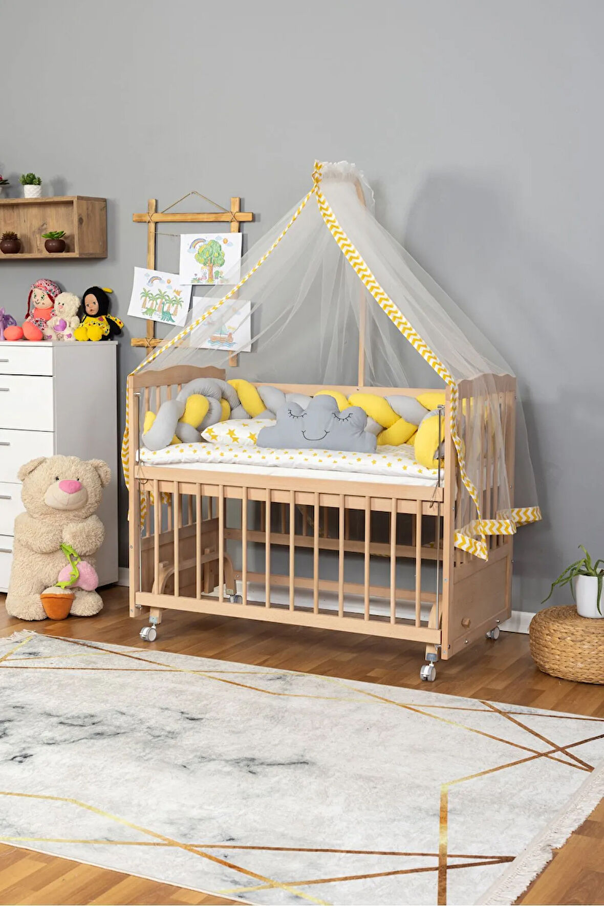 Ahşap Beşik Anne Yanı Beşik Organik 60x120 - Sarı Gri Örgü Uyku Seti Seti + Yatak + Tekerlekli