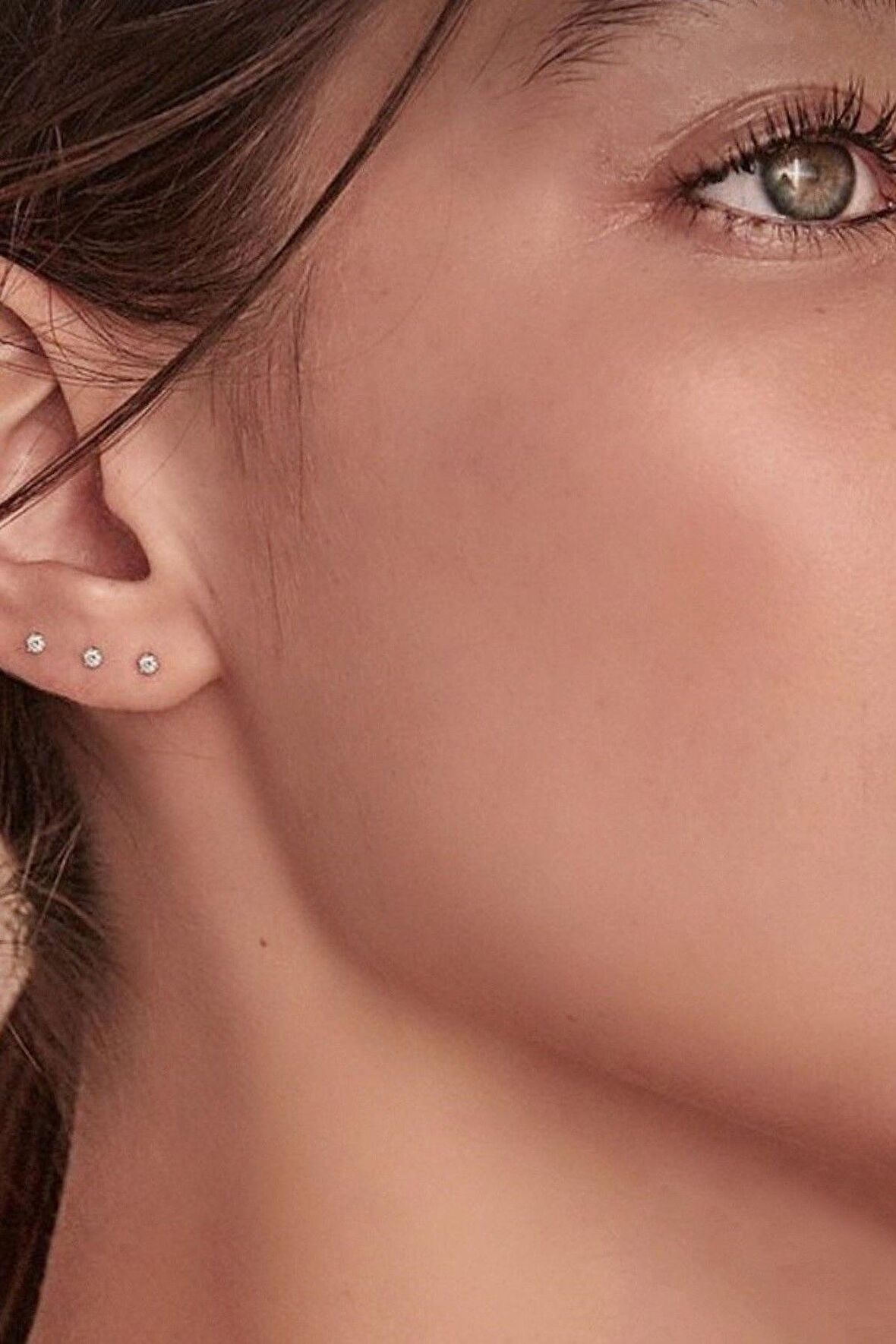 Zirkon Taşlı Gümüş Renkli 2 mm Tektaş Küpe