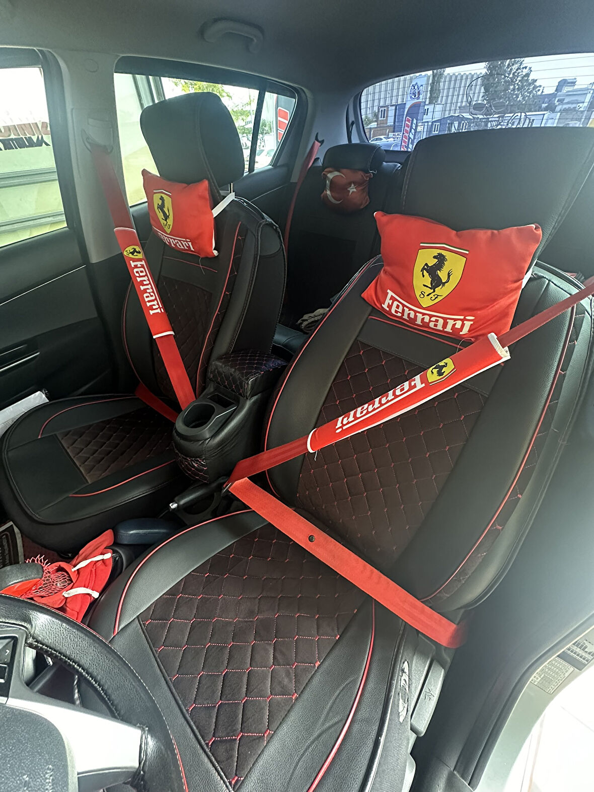 Ferrari Boyun Yastığı Emniyet Kemer Pedi Kırmızı