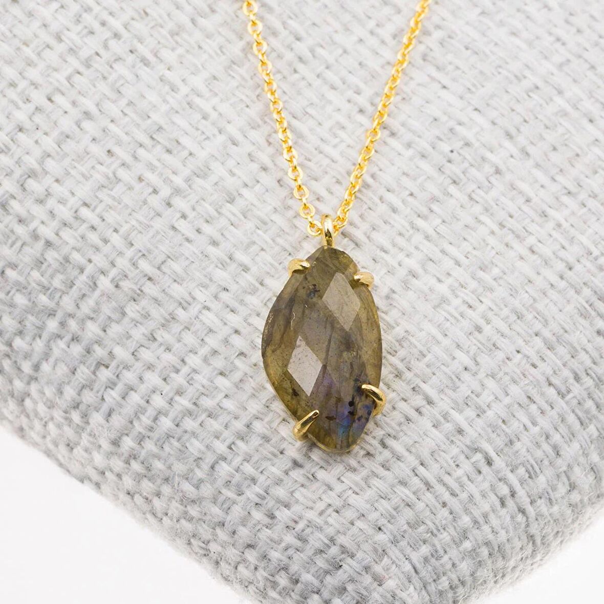 Labradorit Taşı Kolye-Gold Renk