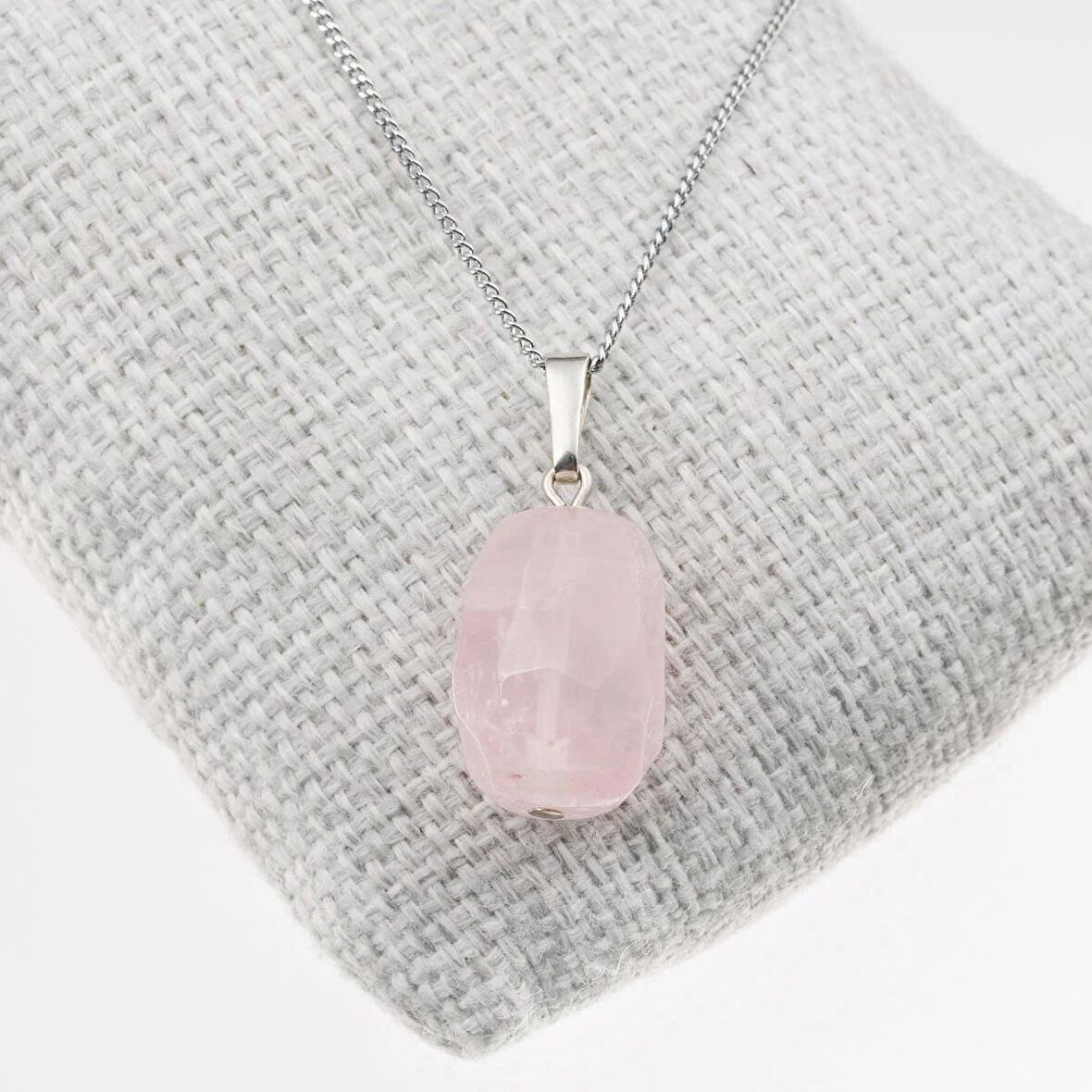Pembe Kuvars Taşı Kolye-Kararmaz Zincirli