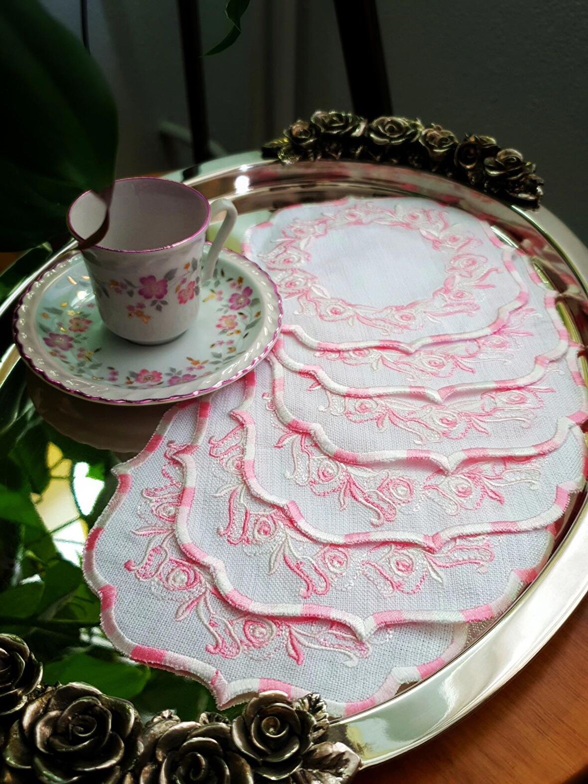 Gardenya Kumaş Nakışlı Leke Tutmaz Bardak altlığı 6'lı Set Pembe