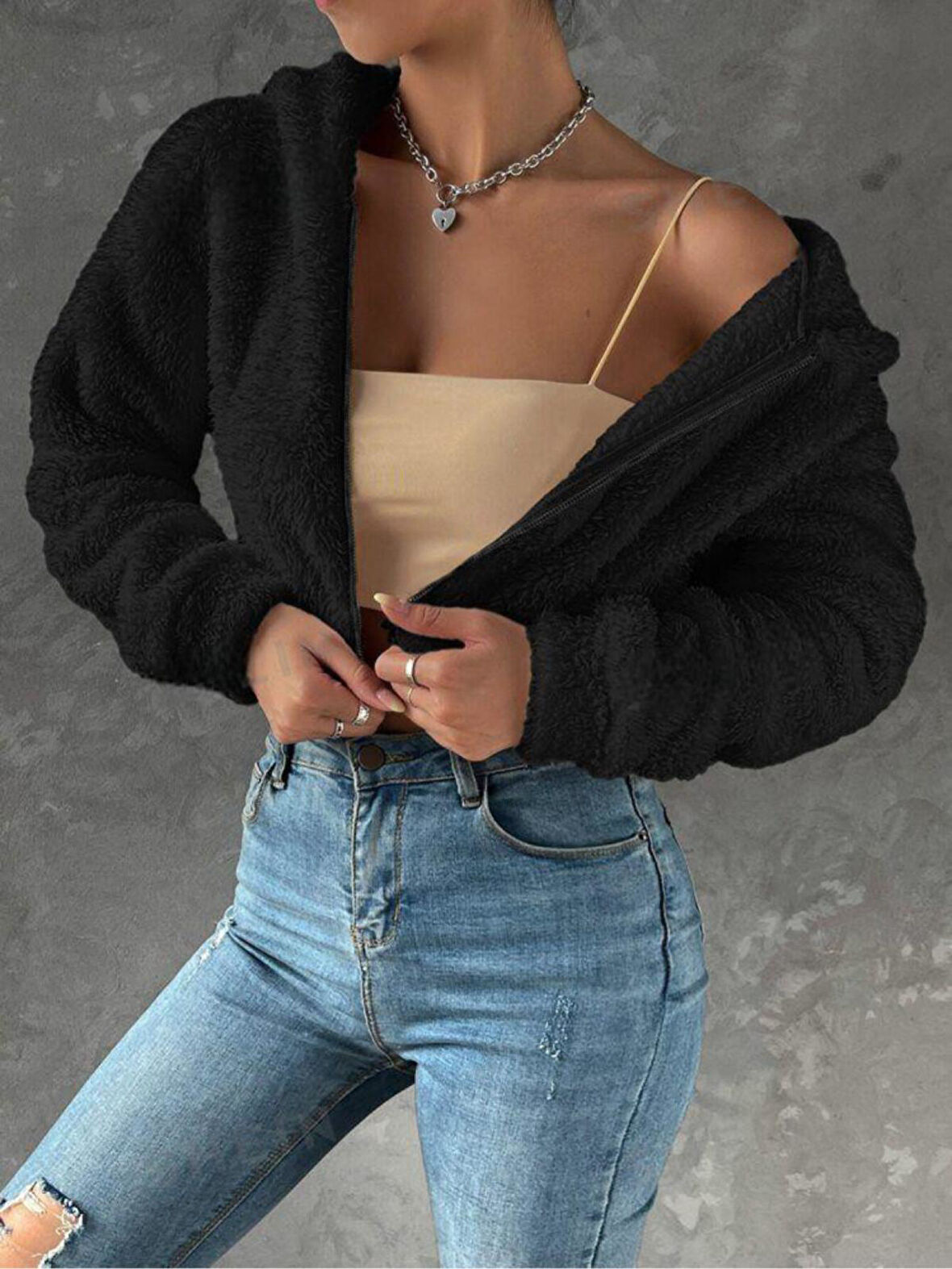 Kadın Siyah Peluş Crop Fitted Kapşonlu Zip Fermuarlı Polar Hırka Sweatshirt