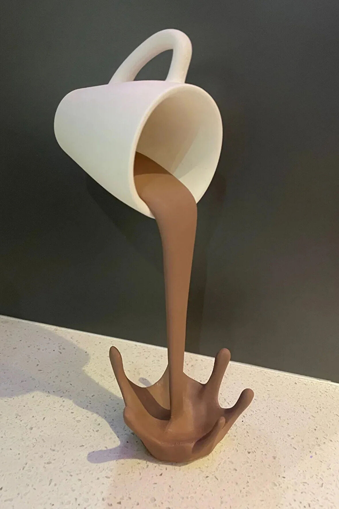Dekoratif Dökülen Kahve Figürü , Sıcak Çikolata Figür , İçecek Köşesi Biblosu 28 x 10 Cm