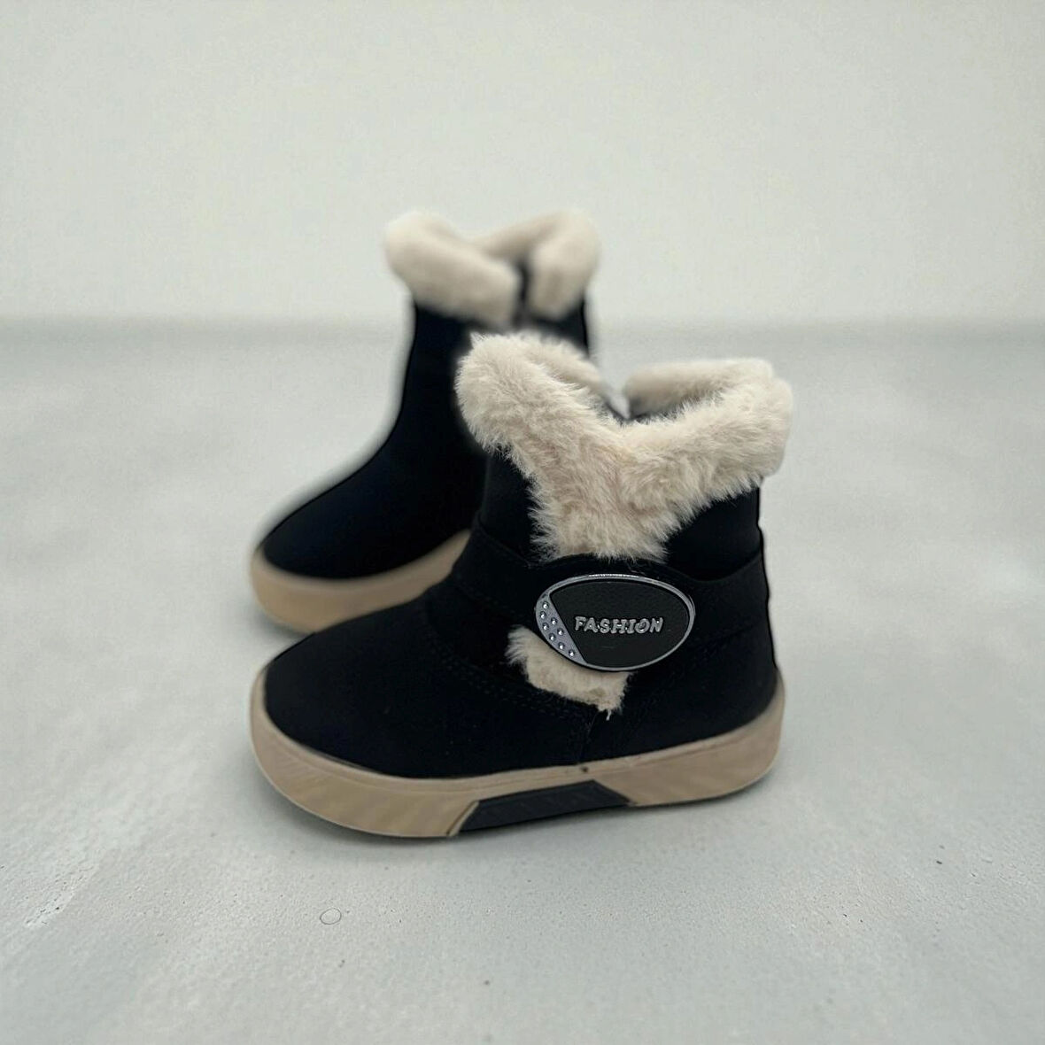  KIZ ÇOCUK YAN TOKA DETAYLI KAYMAZ TABAN BOT 