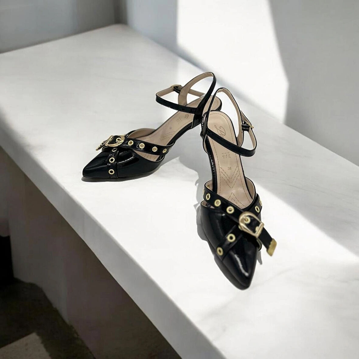 KADIN ÇİFT BANTLI ÜST TOKA DETAYLI STiLETTO