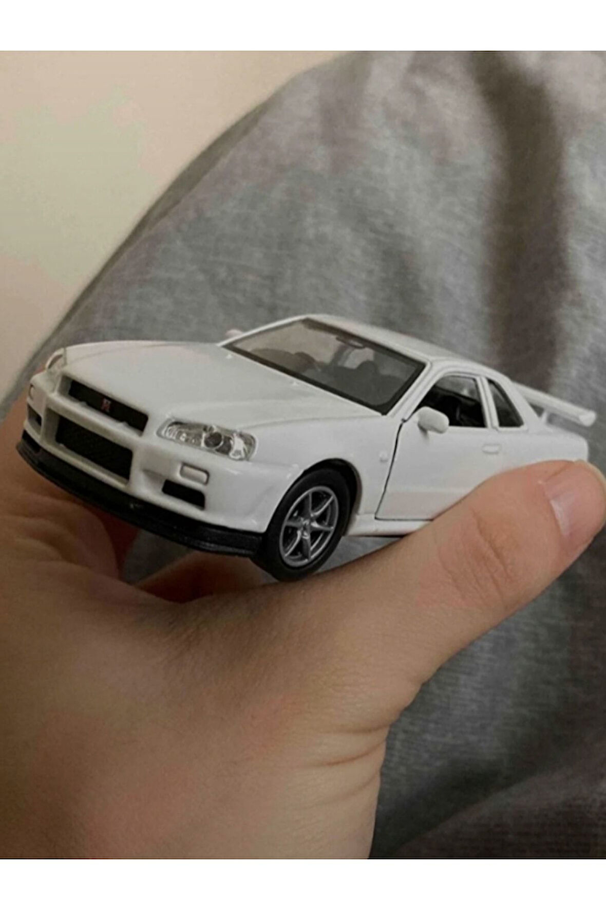 Beyaz Nissan Skyline Gtr R34 Kapıları Açılabilen Çek Bırak Araba - Welly 1:32 - 11.5 Cm