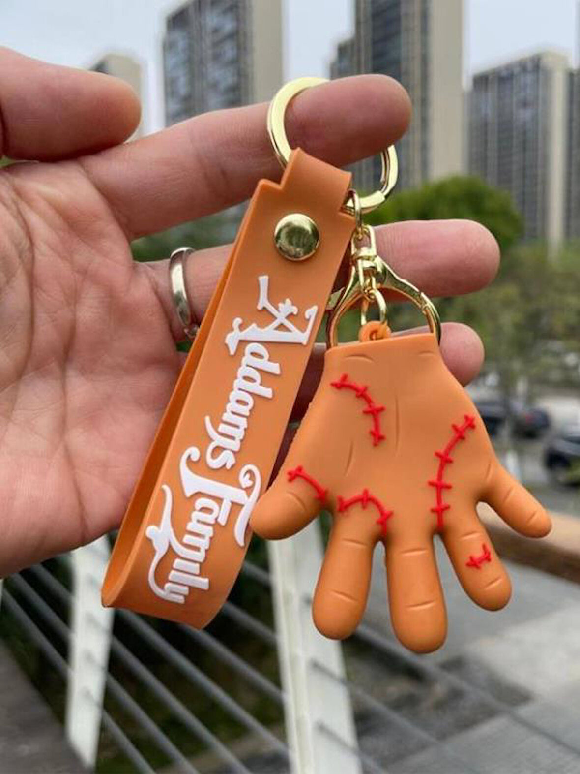 Adams Family - Adams Ailesi 3D Silikon Dikişli El Figür Anahtarlık ve Kartlık 2 si bir Arada