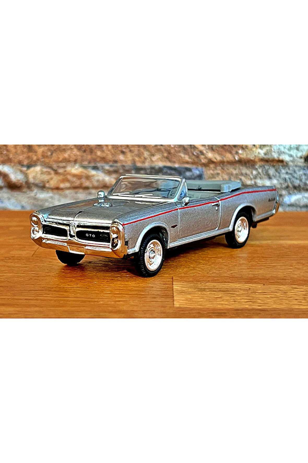 1:43 Ölçekli Lisanslı Metal Retro Amerikan Arabaları - 1966 Pontiac GTO - 10 CM