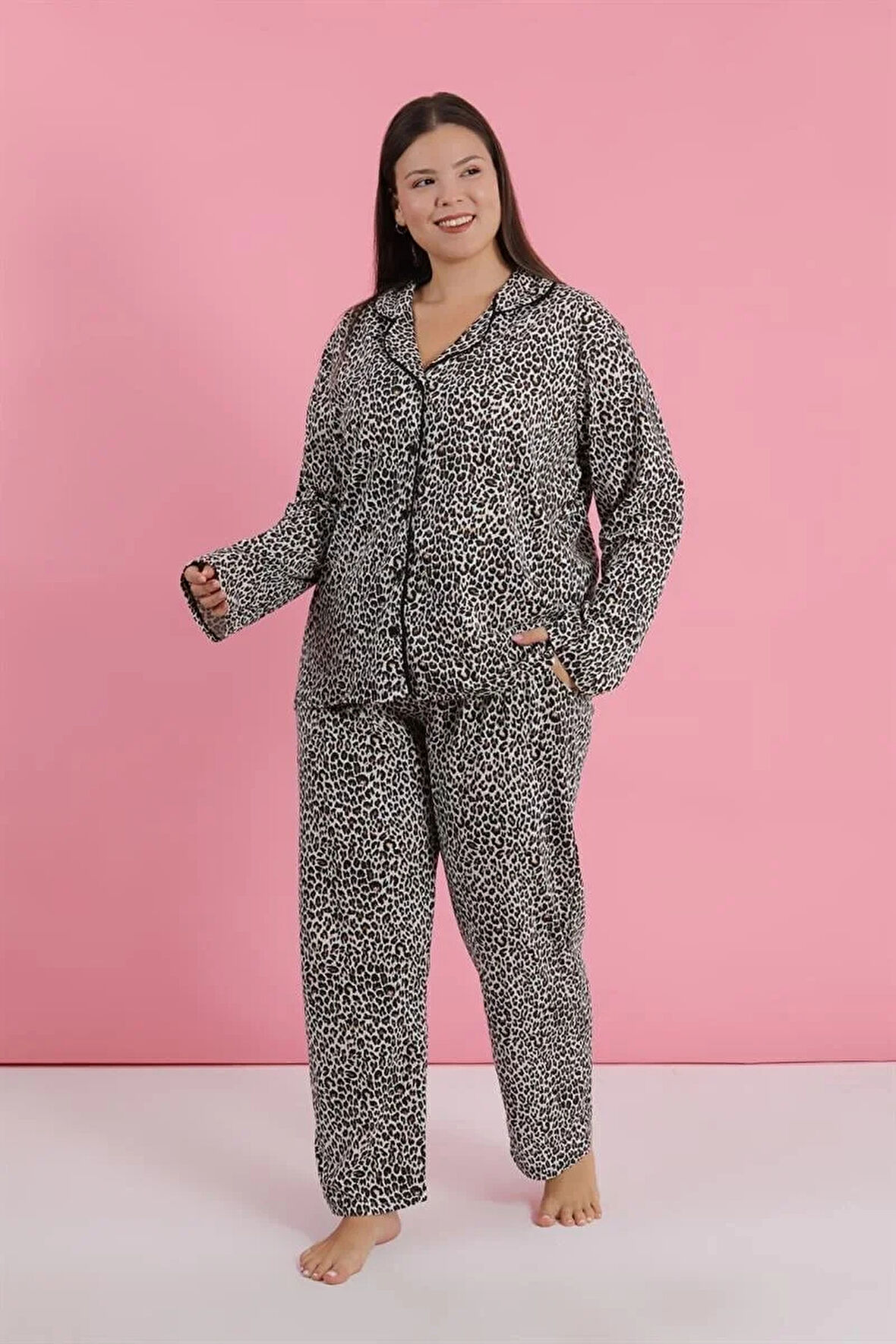 Moda Kadın Büyük Beden Leopar Desenli Düğmeli Pijama Takımı